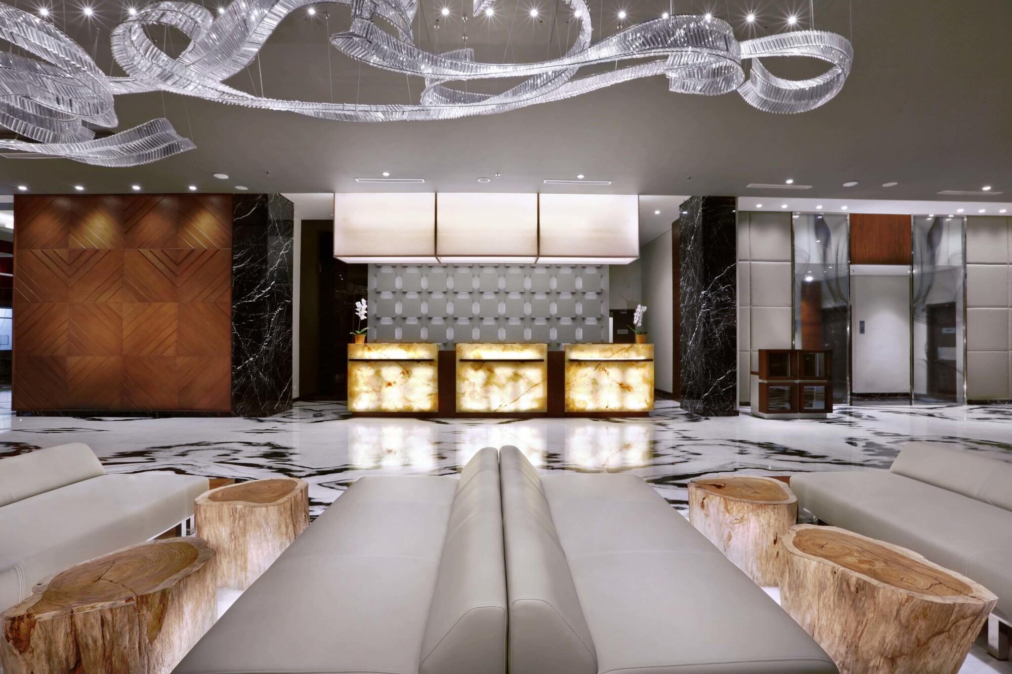 Vista Lobby Aston Pasteur