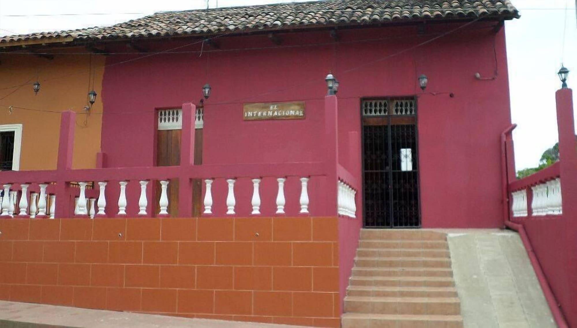 Vista Exterior Hotel El Internacional Granada