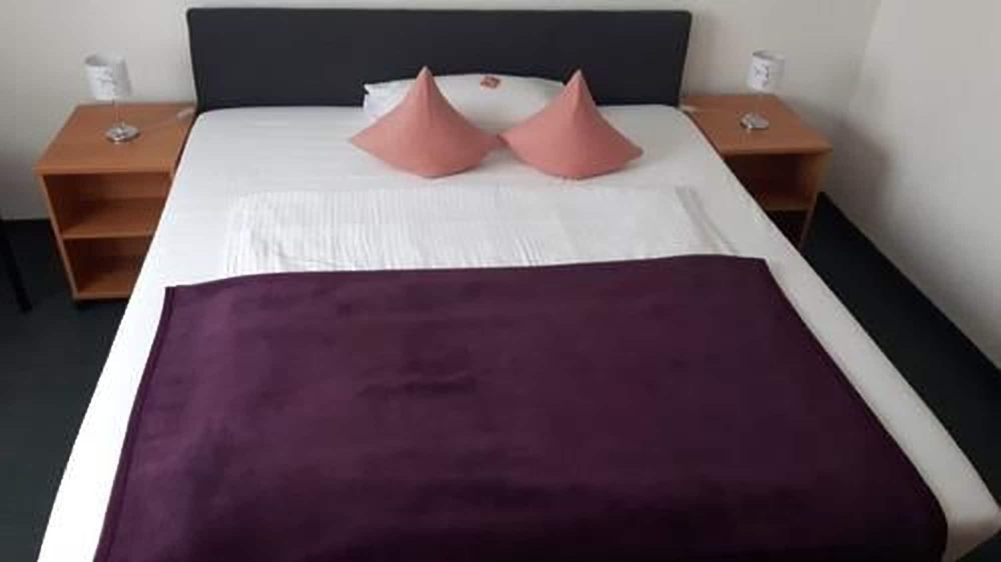 Varios Hotel Cafe Galerie