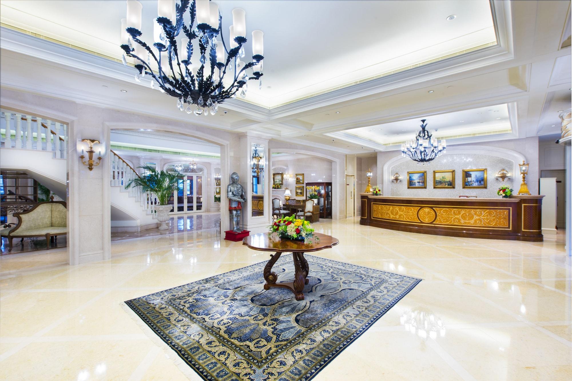 Vista Lobby Rocks Hotel