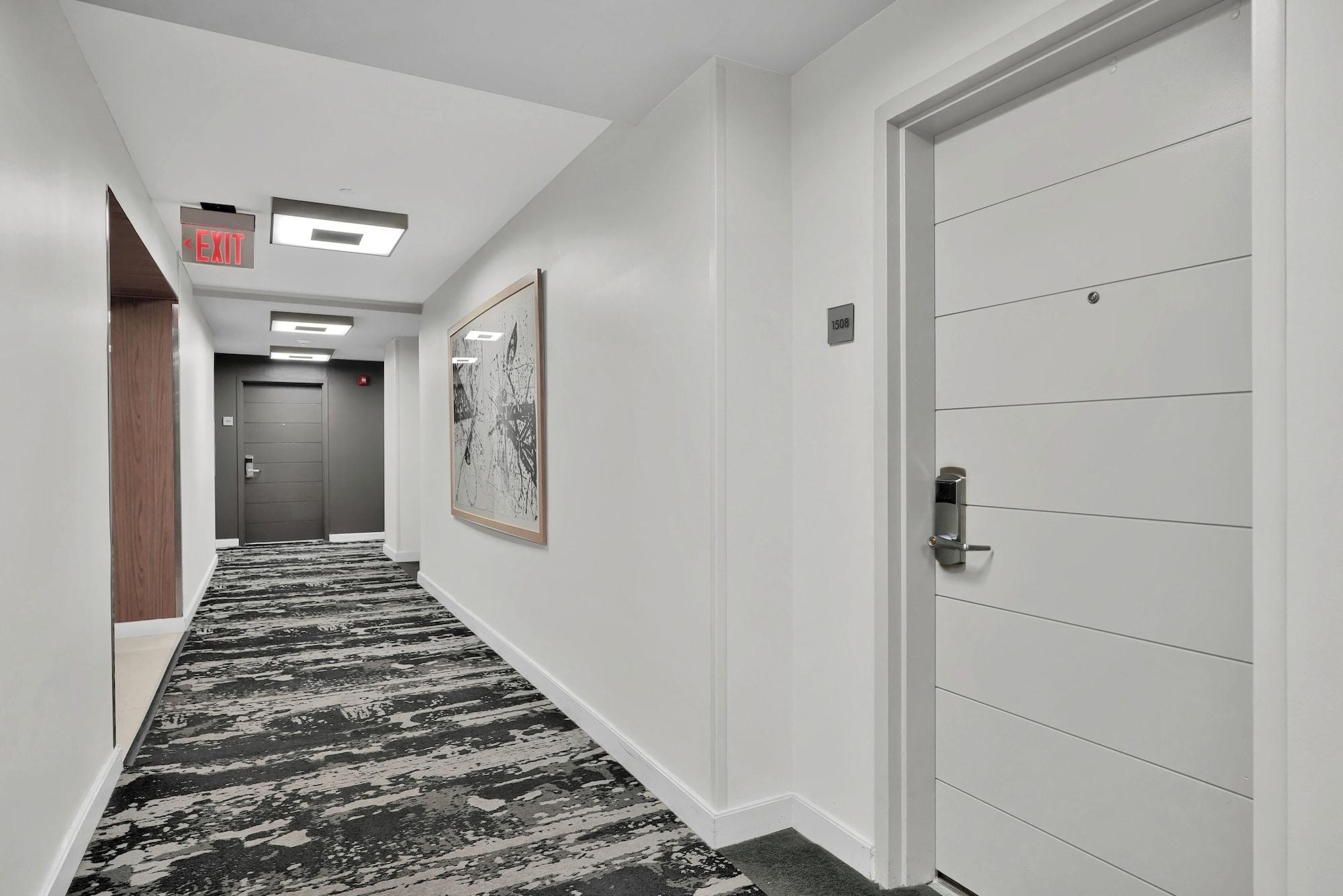 Varios 2 Bedroom City Ocean Tresure