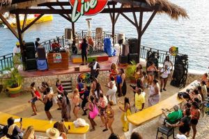 Actividad - Catamarán Negril: Fiesta al atardecer para adultos con bebidas y DJ