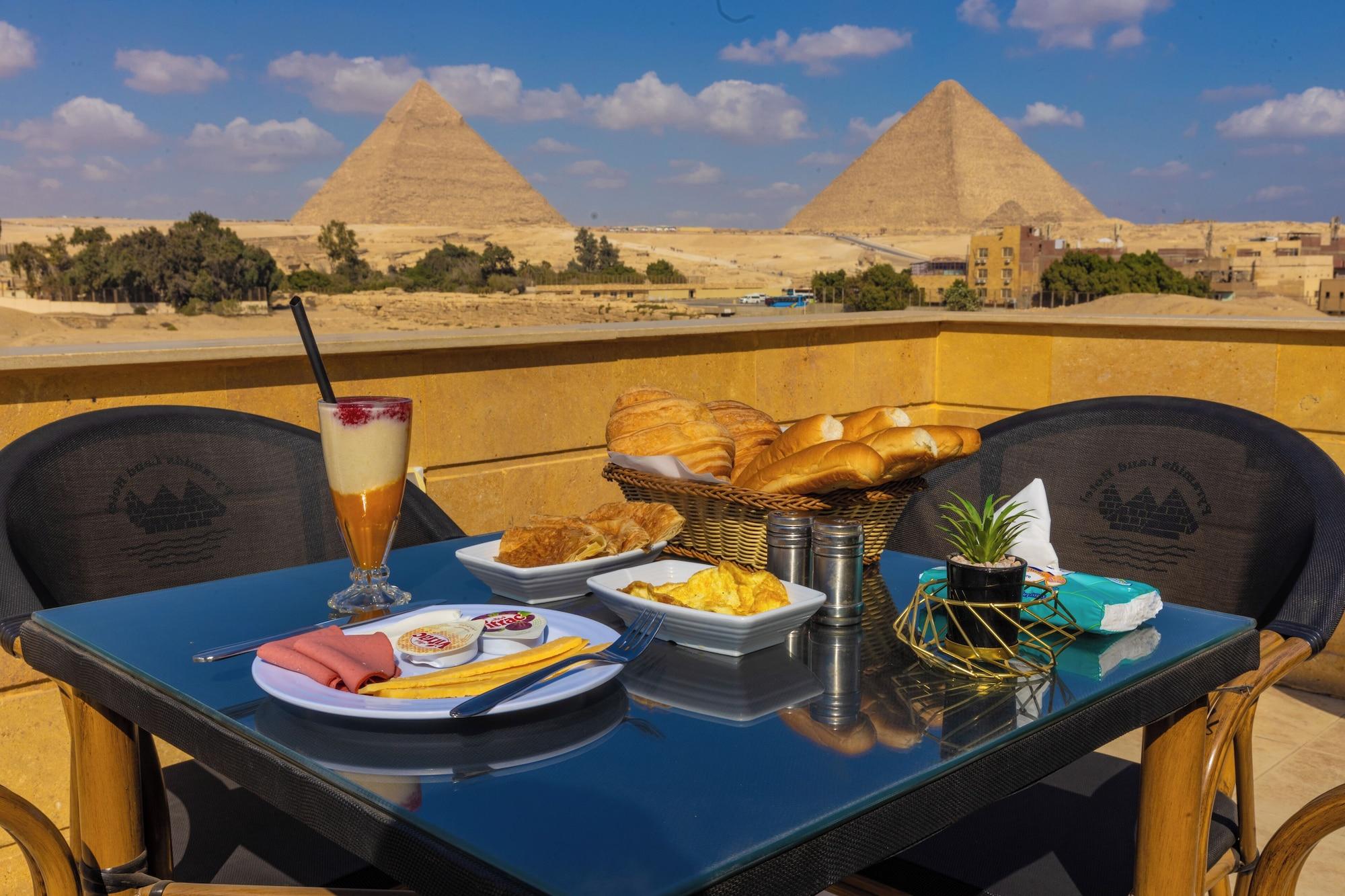 Restaurant Pyramids Land View