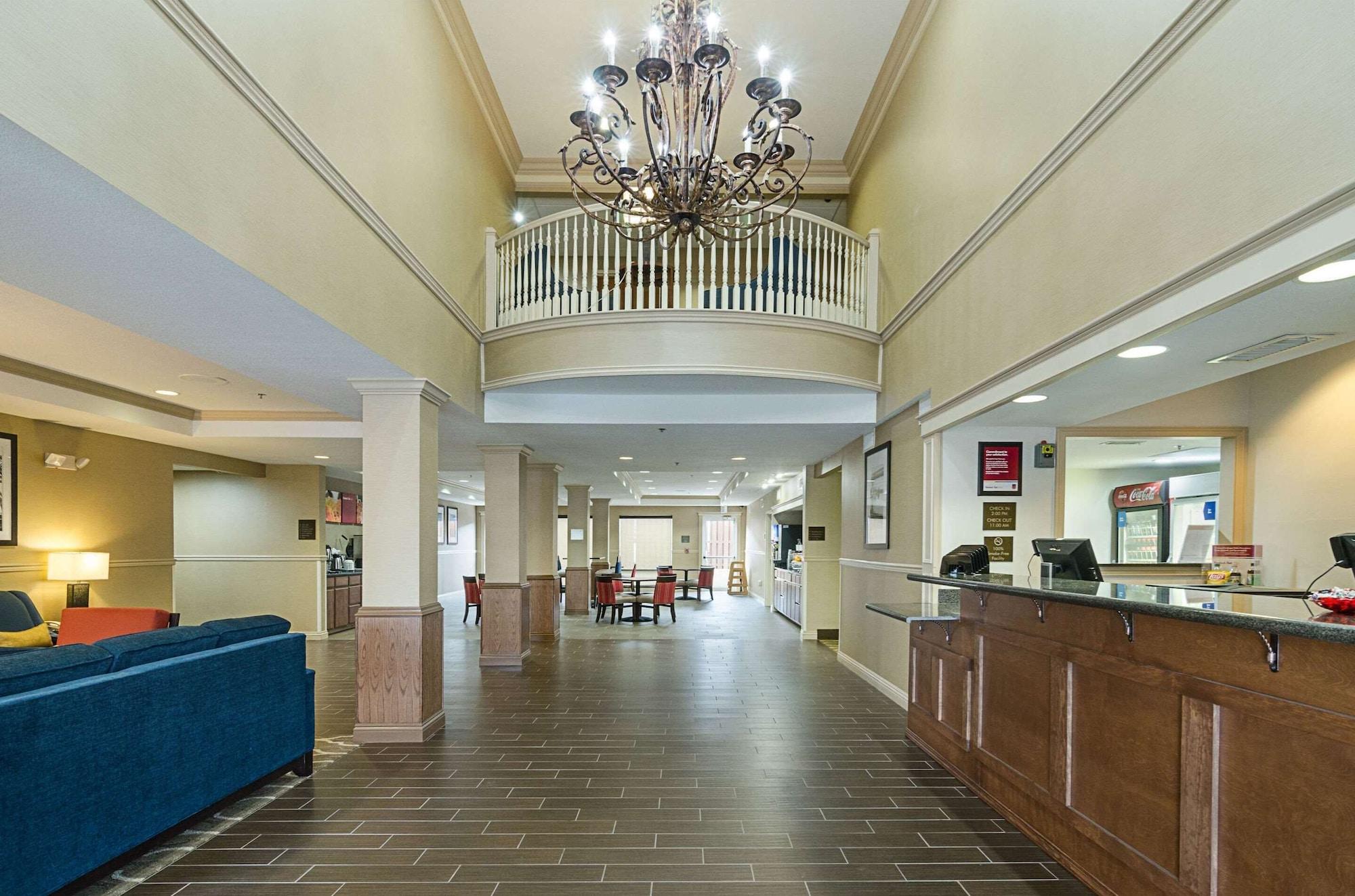 Vista Lobby Quality Suites Springdale West I-49