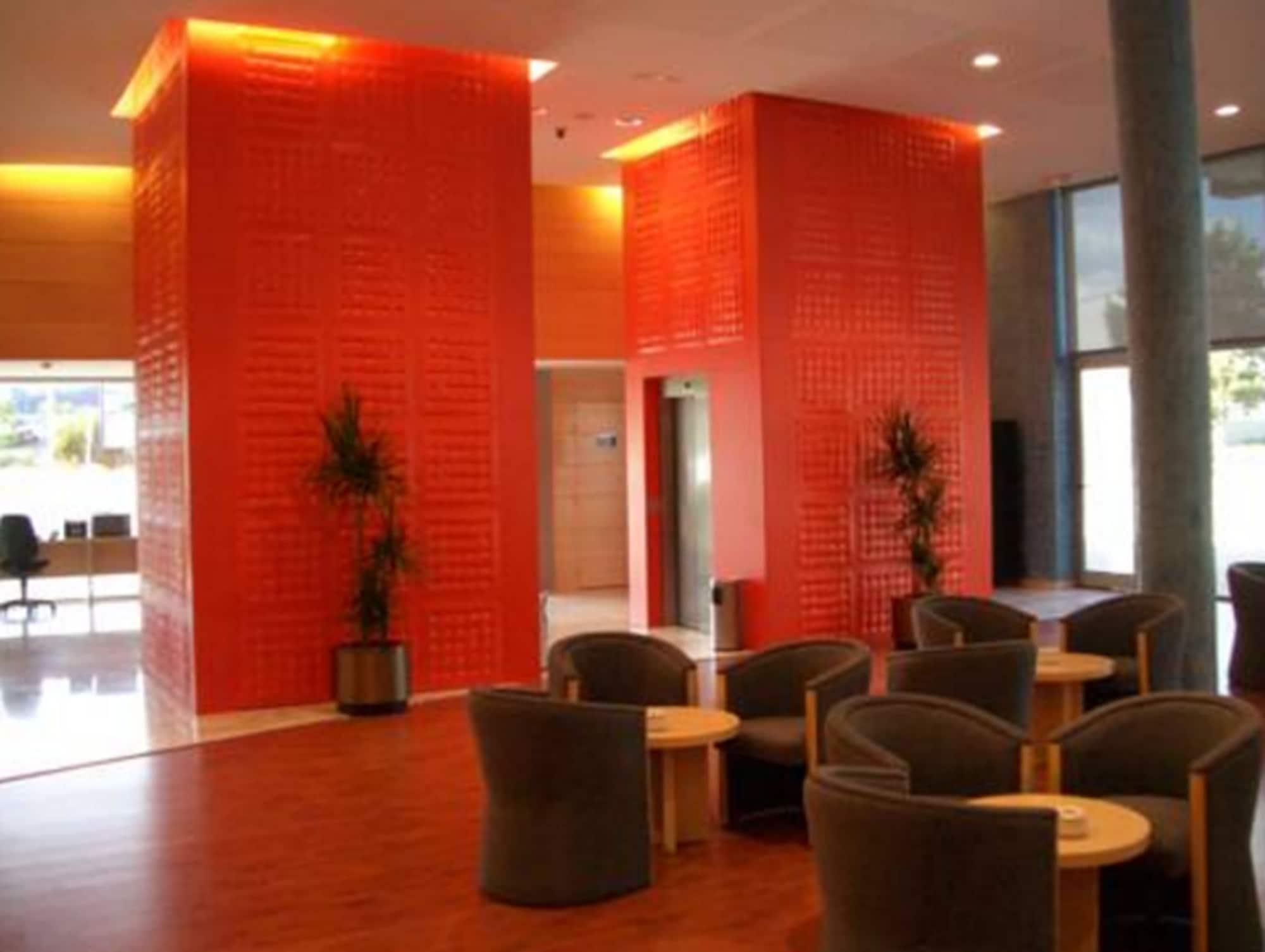 Vista Lobby Holiday Inn Express Barcelona - Molins de Rei by IHG