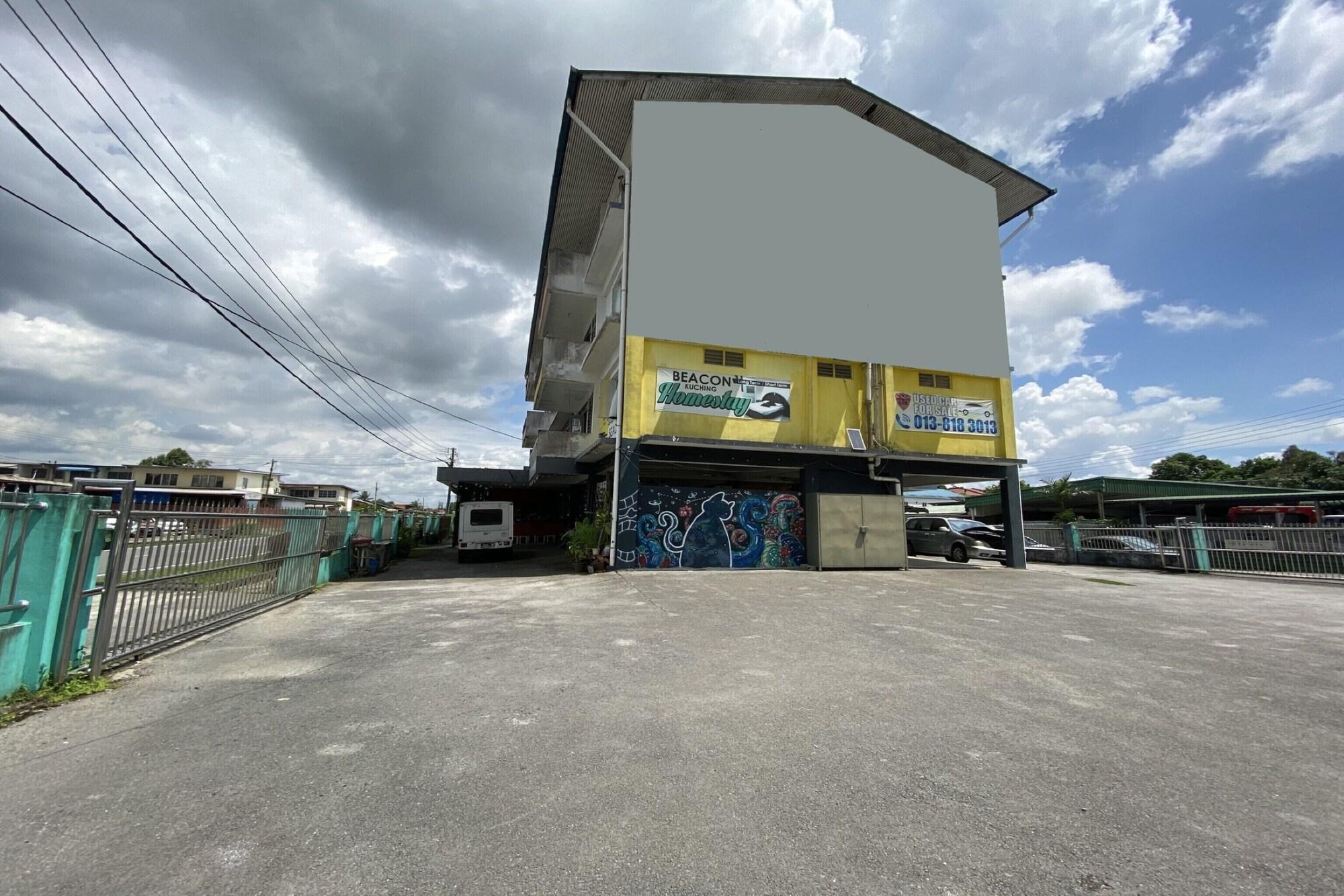 Vista Exterior OYO Home 90295 Beacon Homestay Kuching