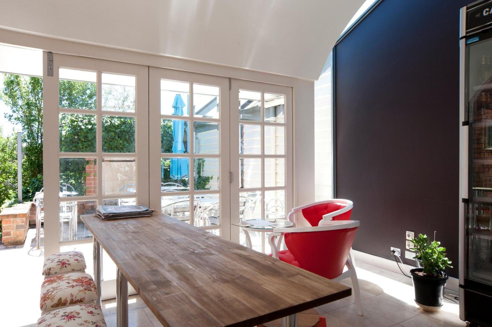 Equipamiento de Habitación Lowena Cafe and Accommodation