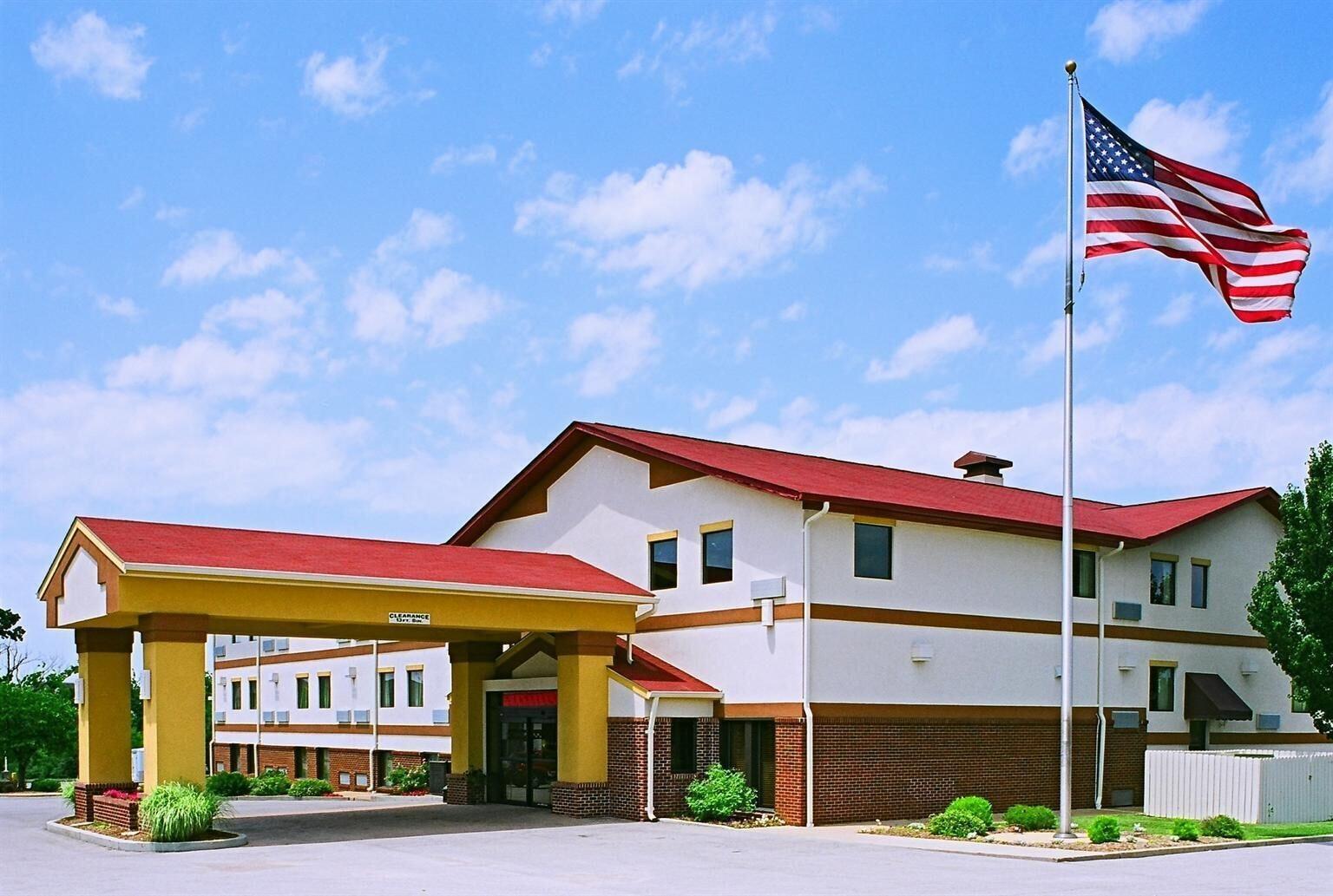 Vista Exterior Americas Best Value Inn St. Louis South