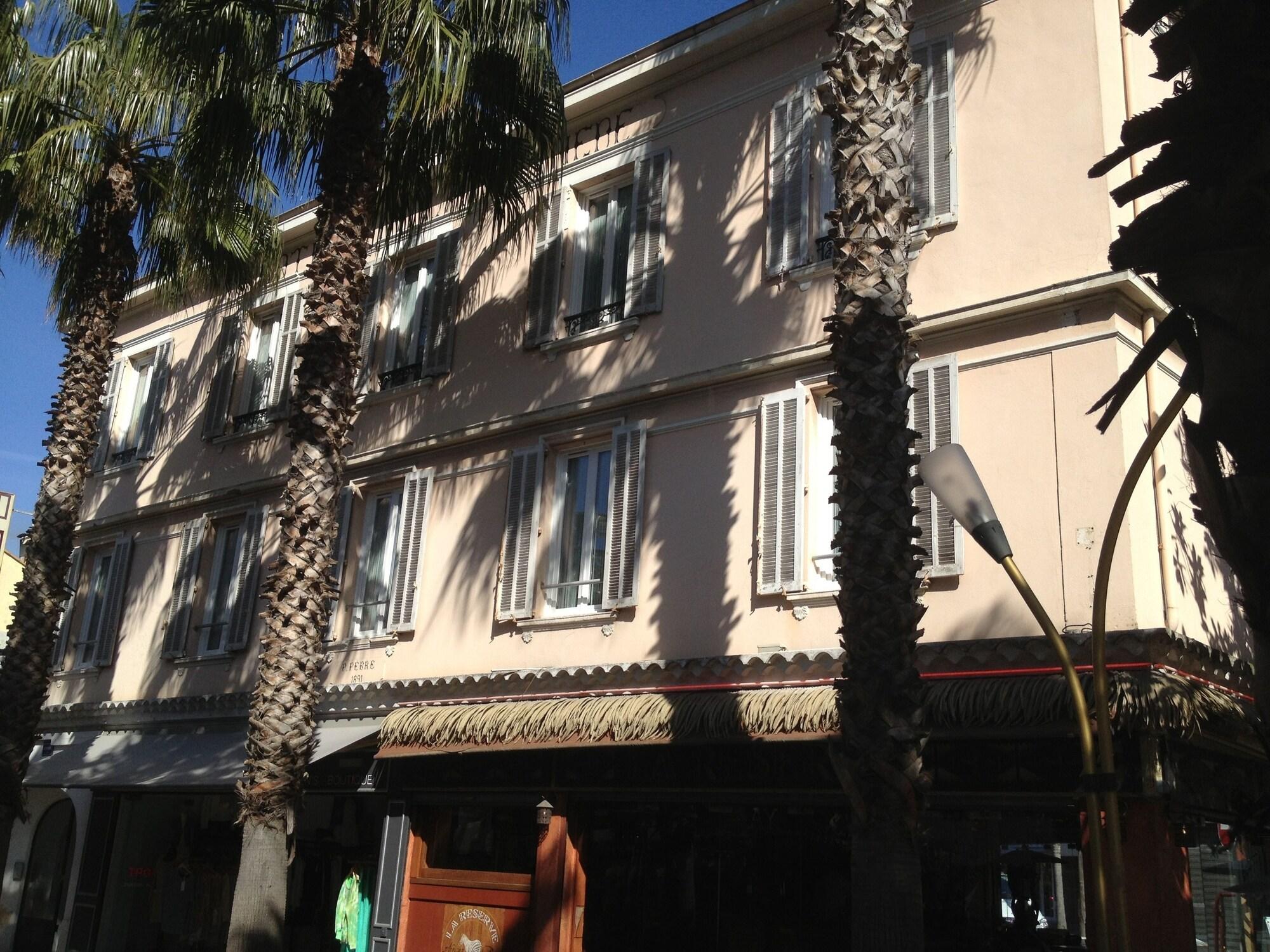Vista Exterior Hotel de la Pinède