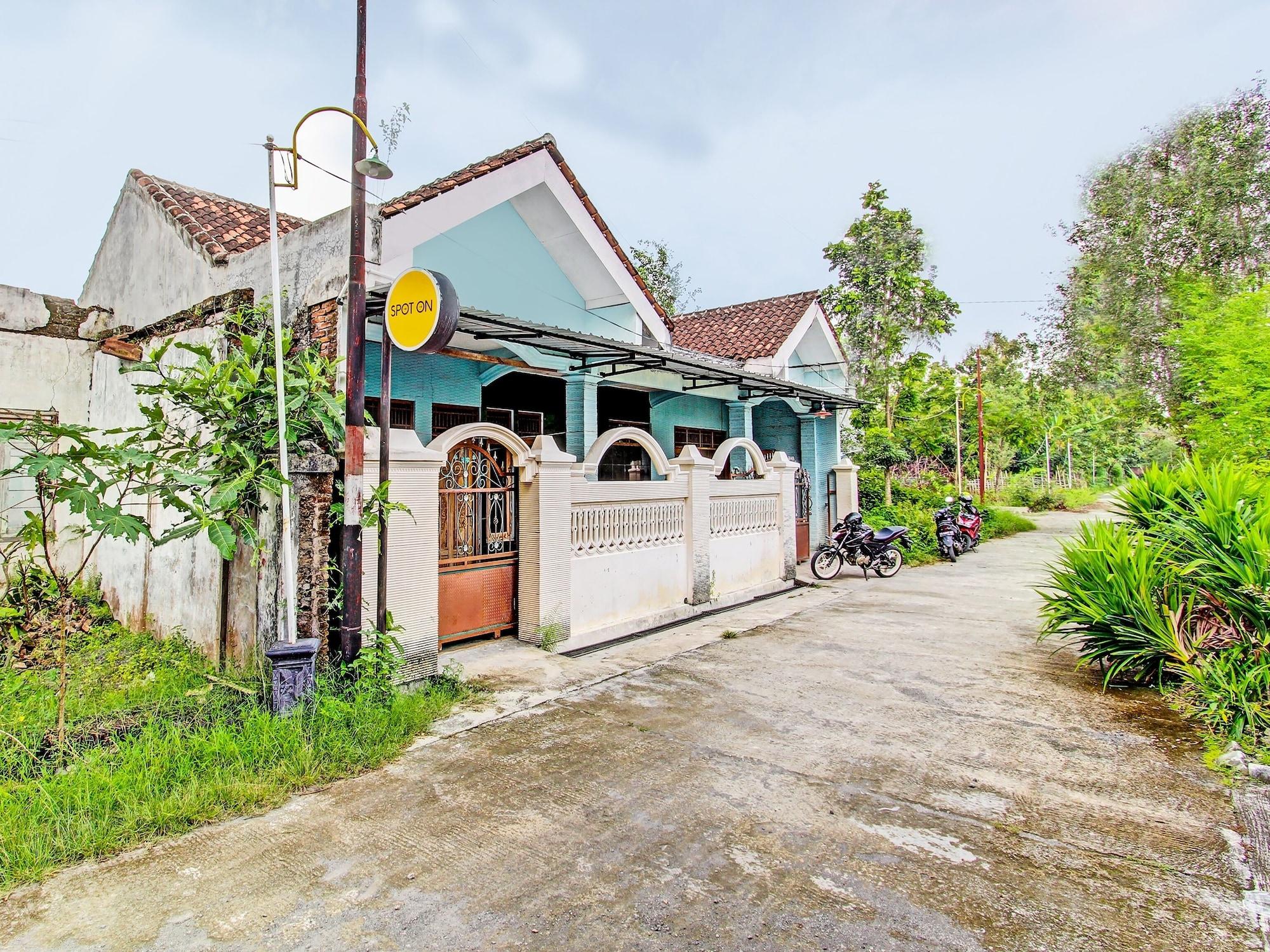 Vista Exterior OYO Life 2546 Griya Widya Syariah