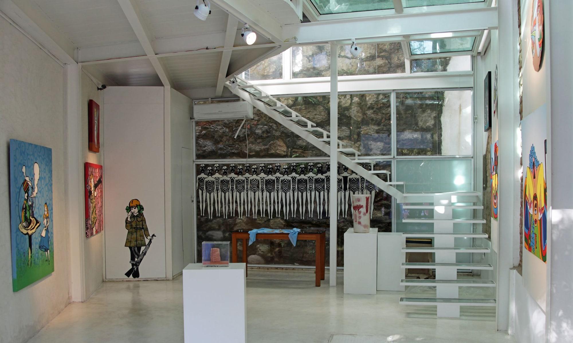 Varios Modernistas Hospedagem e Arte