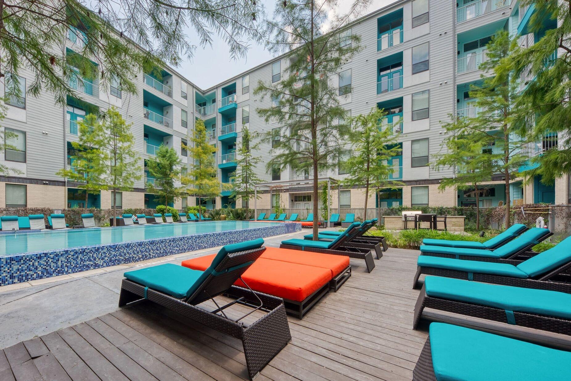 Varios Downtown San Antonio Apartments by Landing