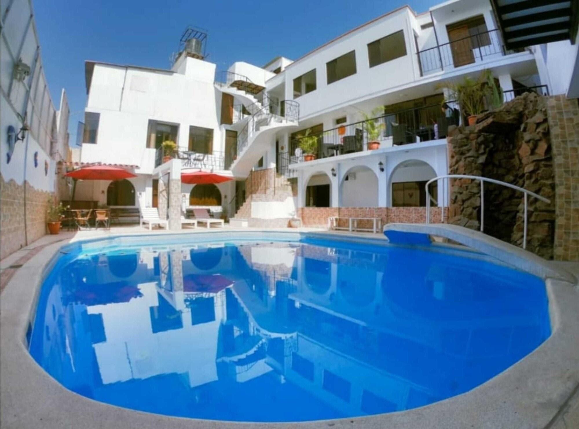 Vista Piscina Hotel San Isidro