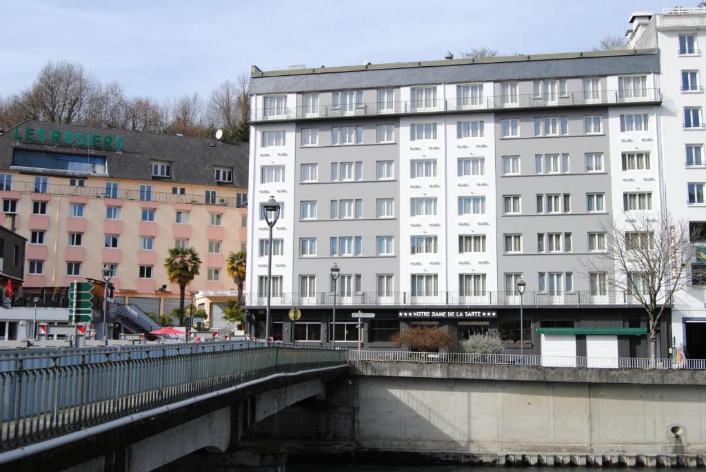 Vista Exterior Adonis Lourdes Notre Dame De La Sarte