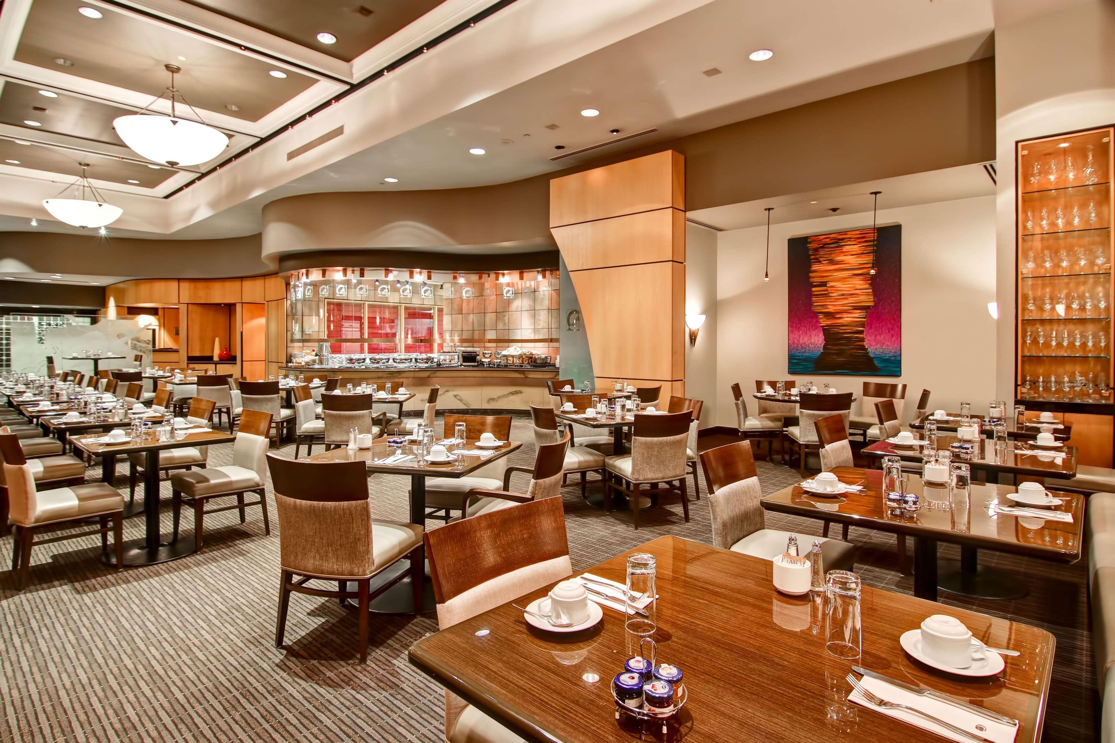 Restaurant DoubleTree by Hilton Hotel Toronto Downtown