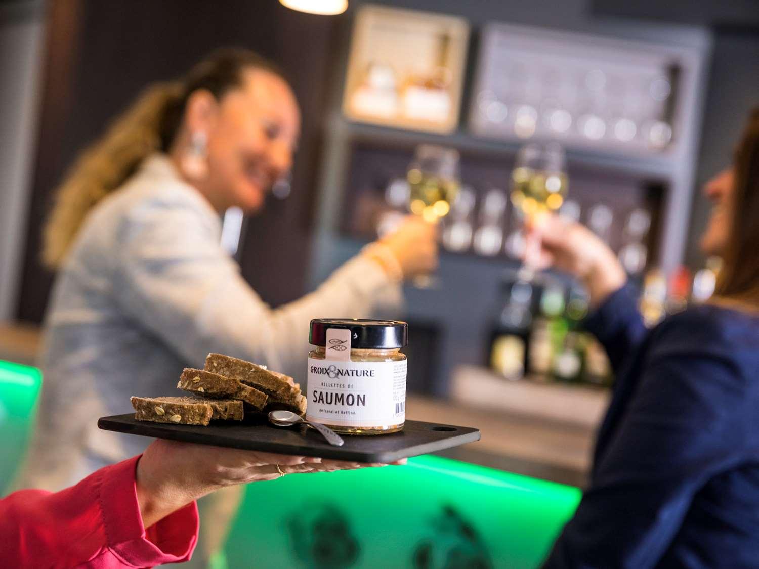 Bar/Salón Mercure Honfleur