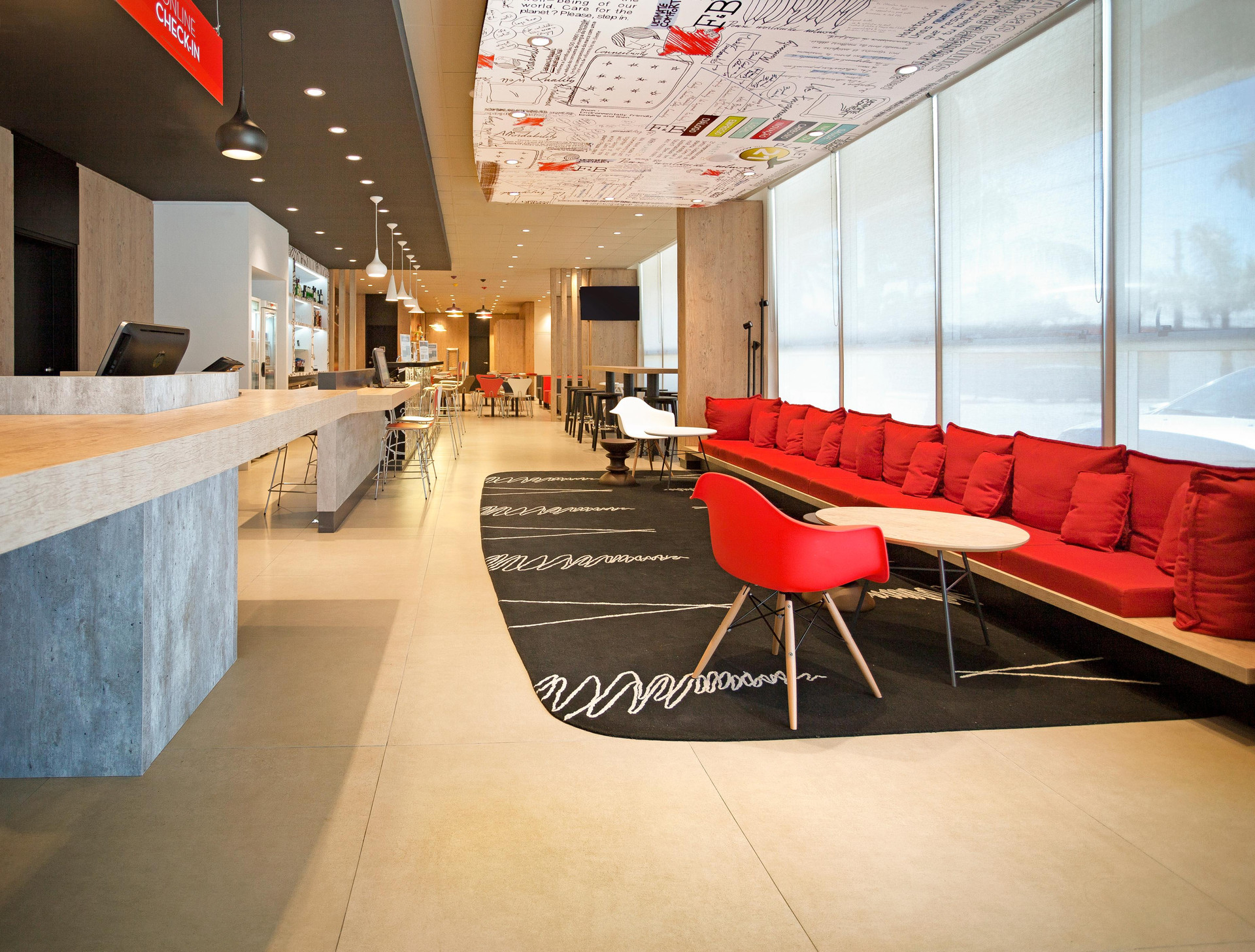 Bar/Salón IBIS PARANAGUA