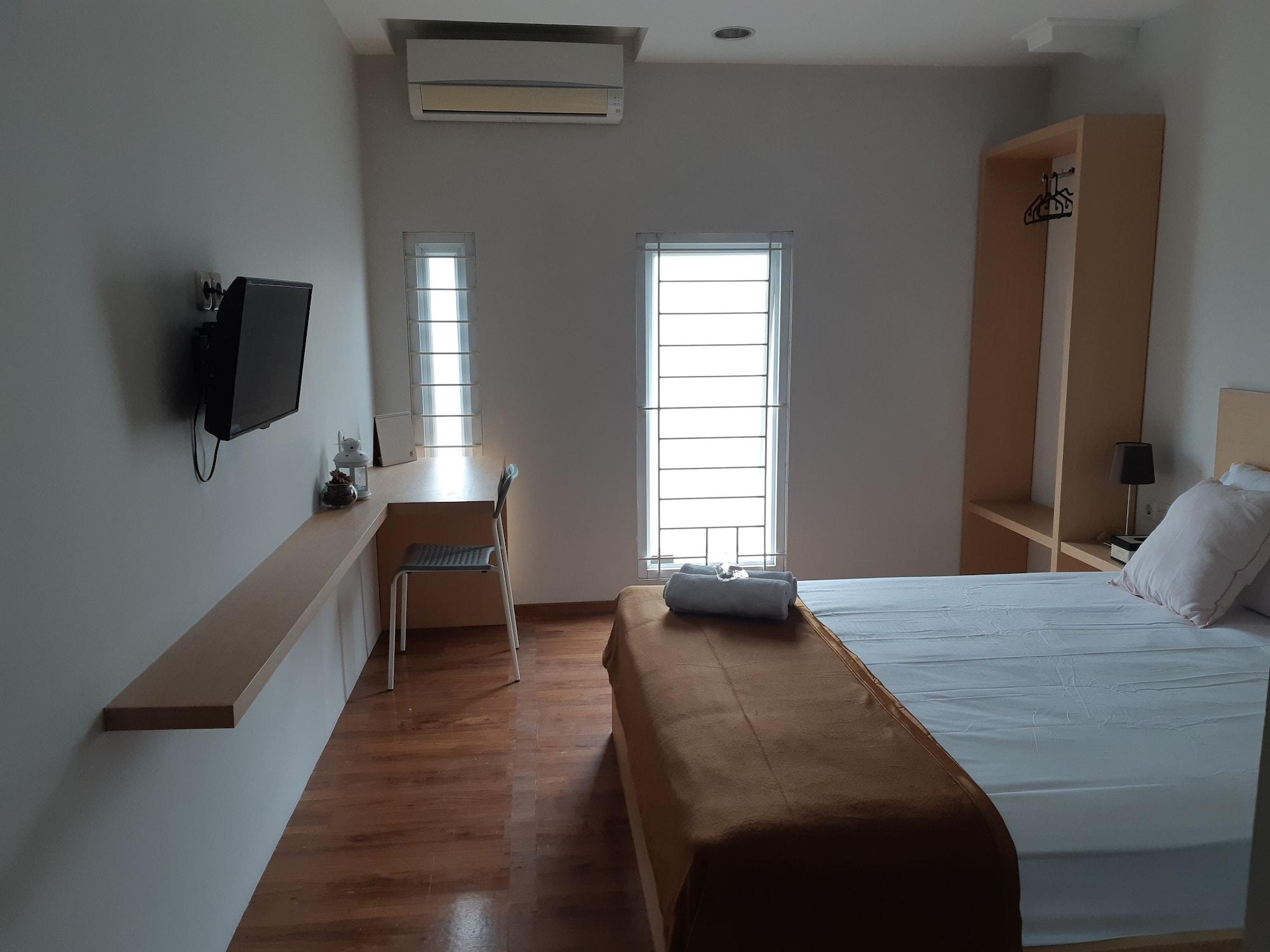 Set de Habitación UROOMS Senayan