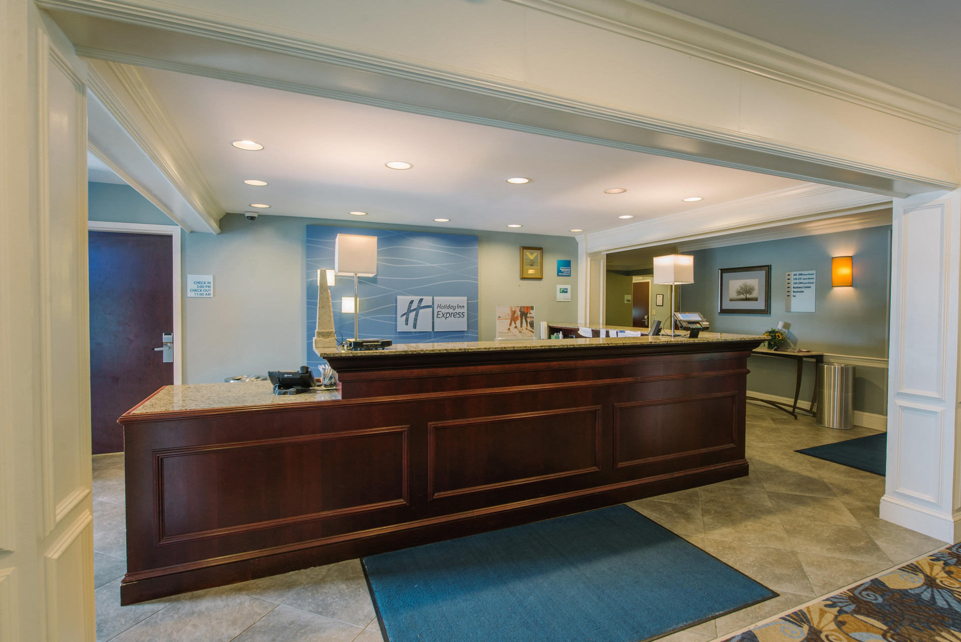 Vista Lobby Holiday Inn Express & Suites Merrimack By IHG