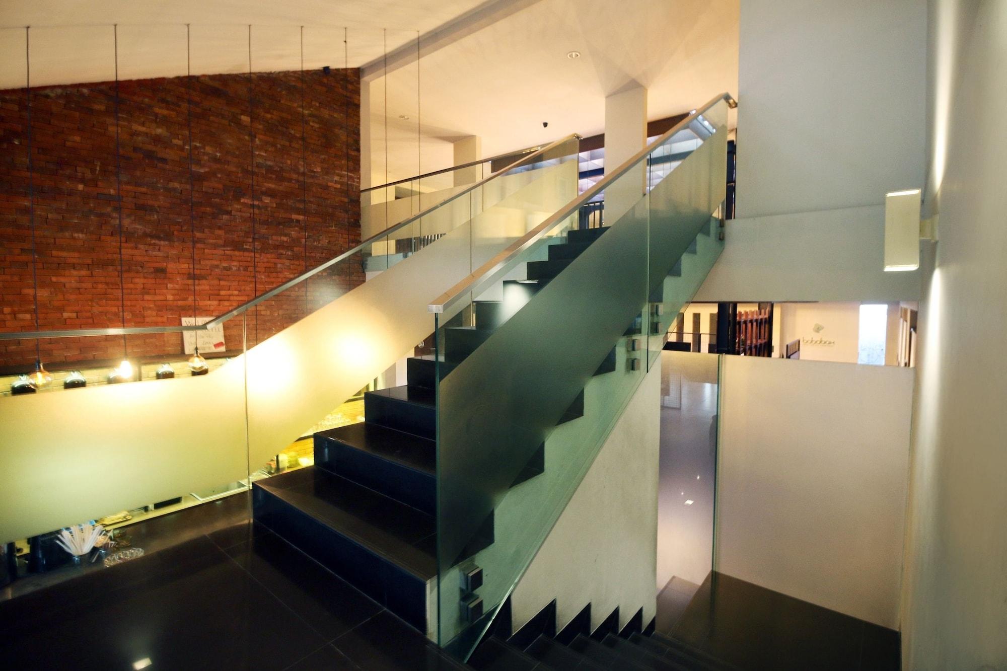 Varios Hotel Nyland Cipaganti