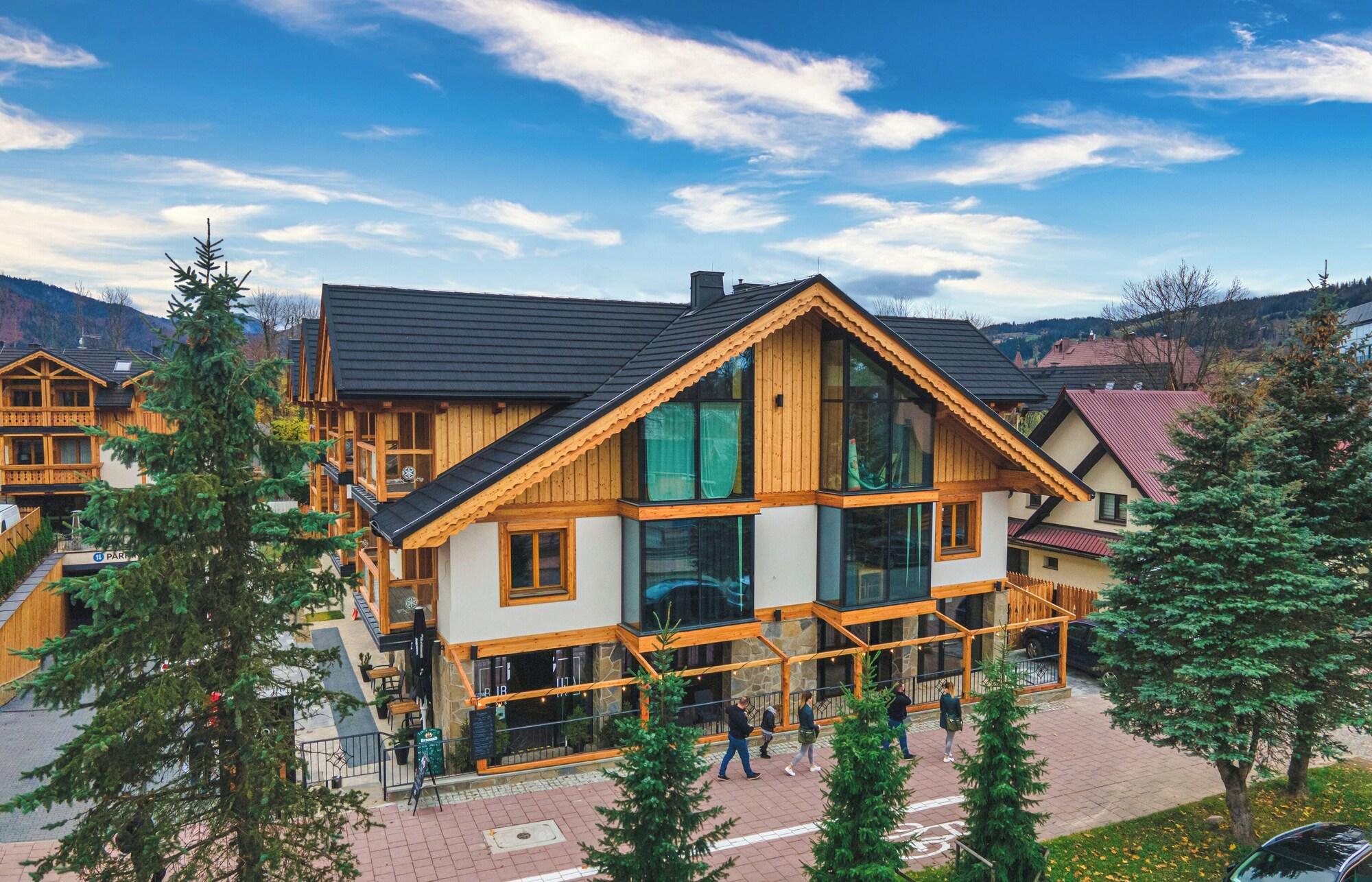 Vista Exterior Mountain Shelter Apartments