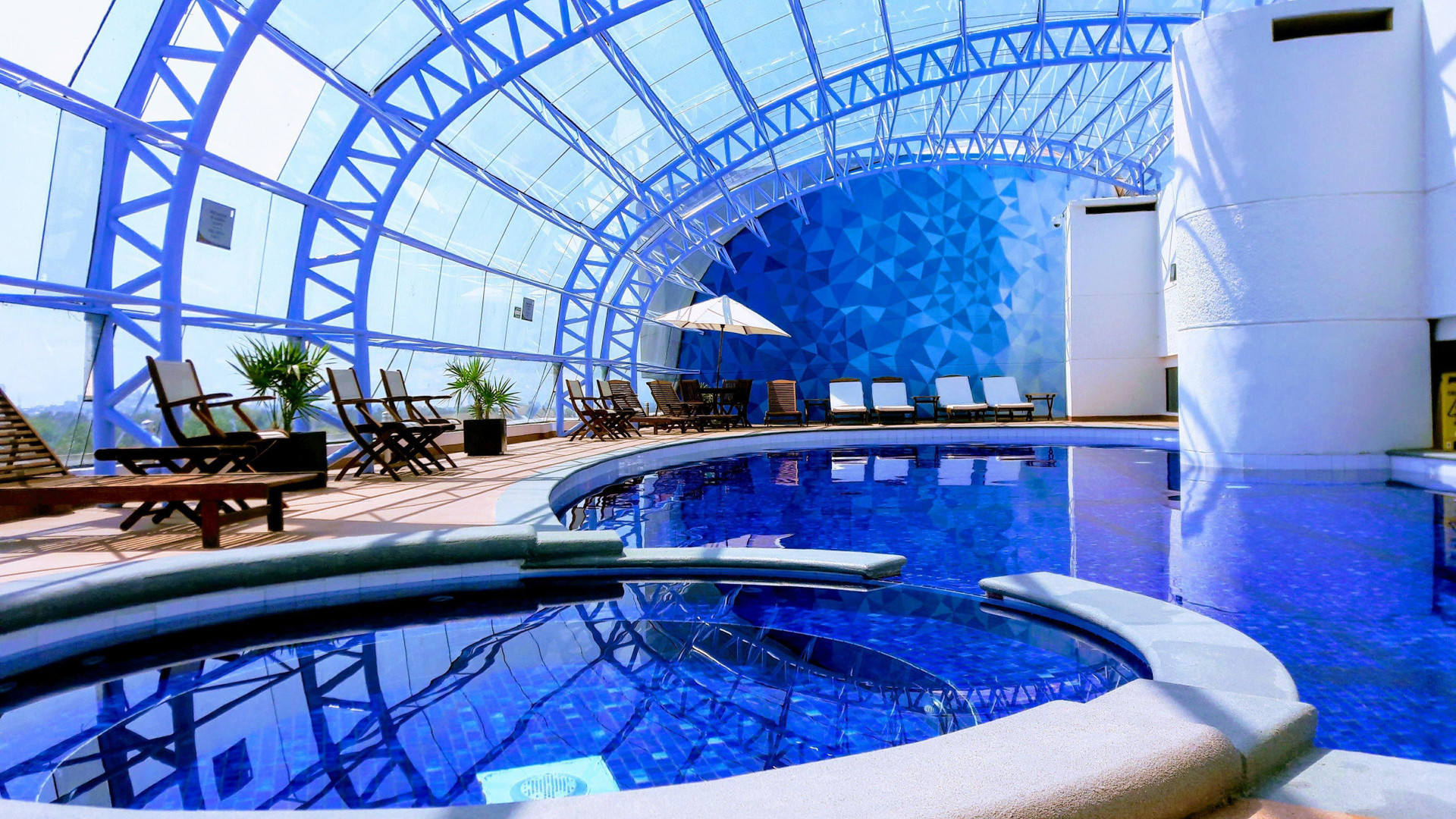 Vista Piscina Holiday Inn Puebla Finsa by IHG