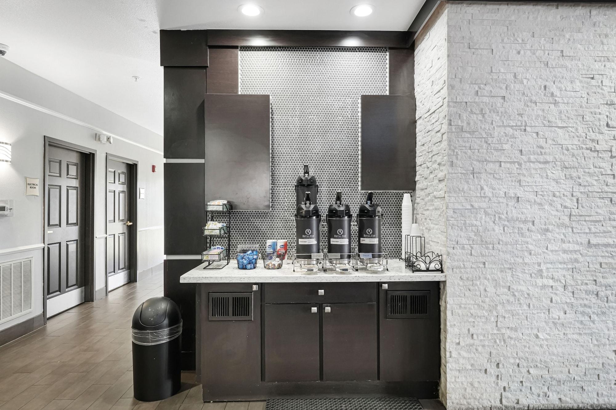 Vista Lobby La Quinta Inn & Suites by Wyndham Houston Hobby Airport