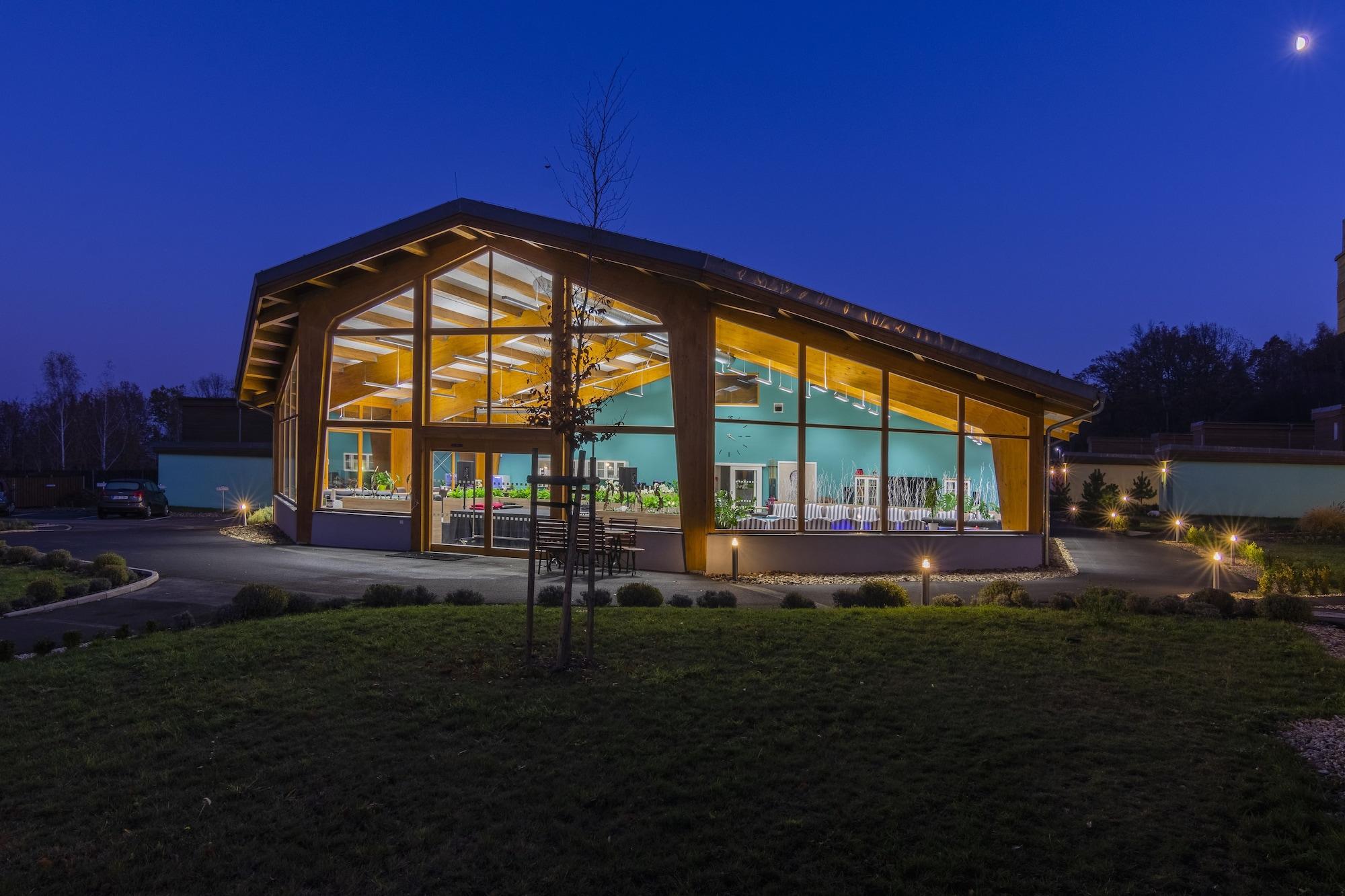 Varios Aparthotel DKS