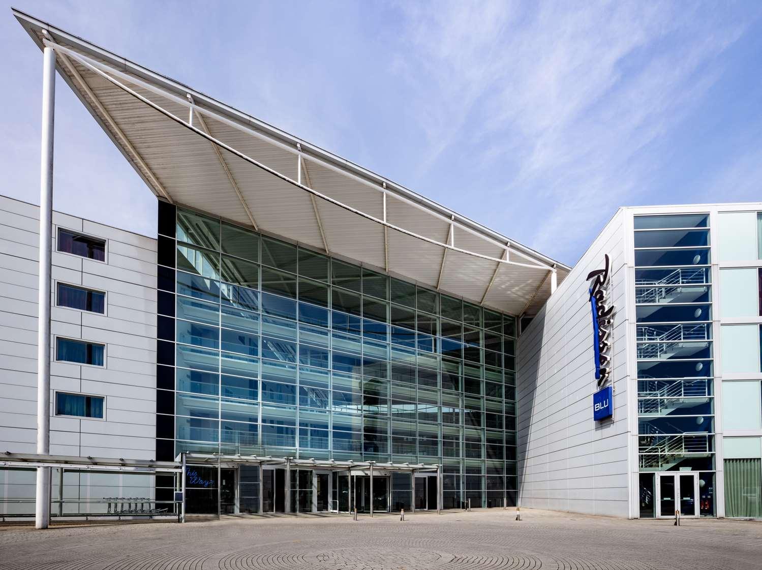 Vista Exterior Radisson Blu Hotel London Stansted Airport