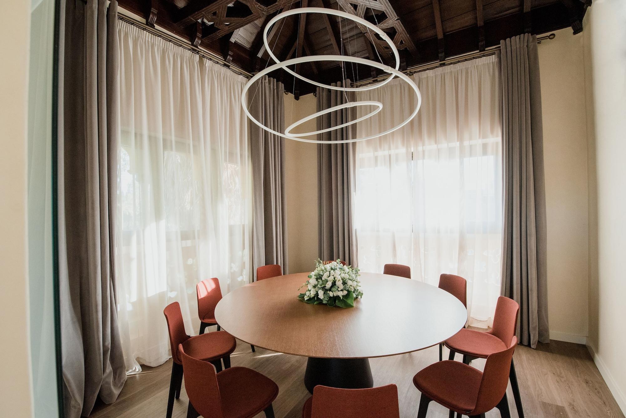 Sala de Reuniones Suites Murillo Plaza Sta Cruz