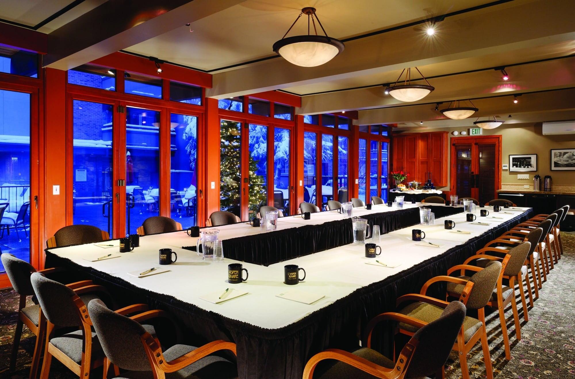 Sala de Reuniones Aspen Square Condominium Hotel
