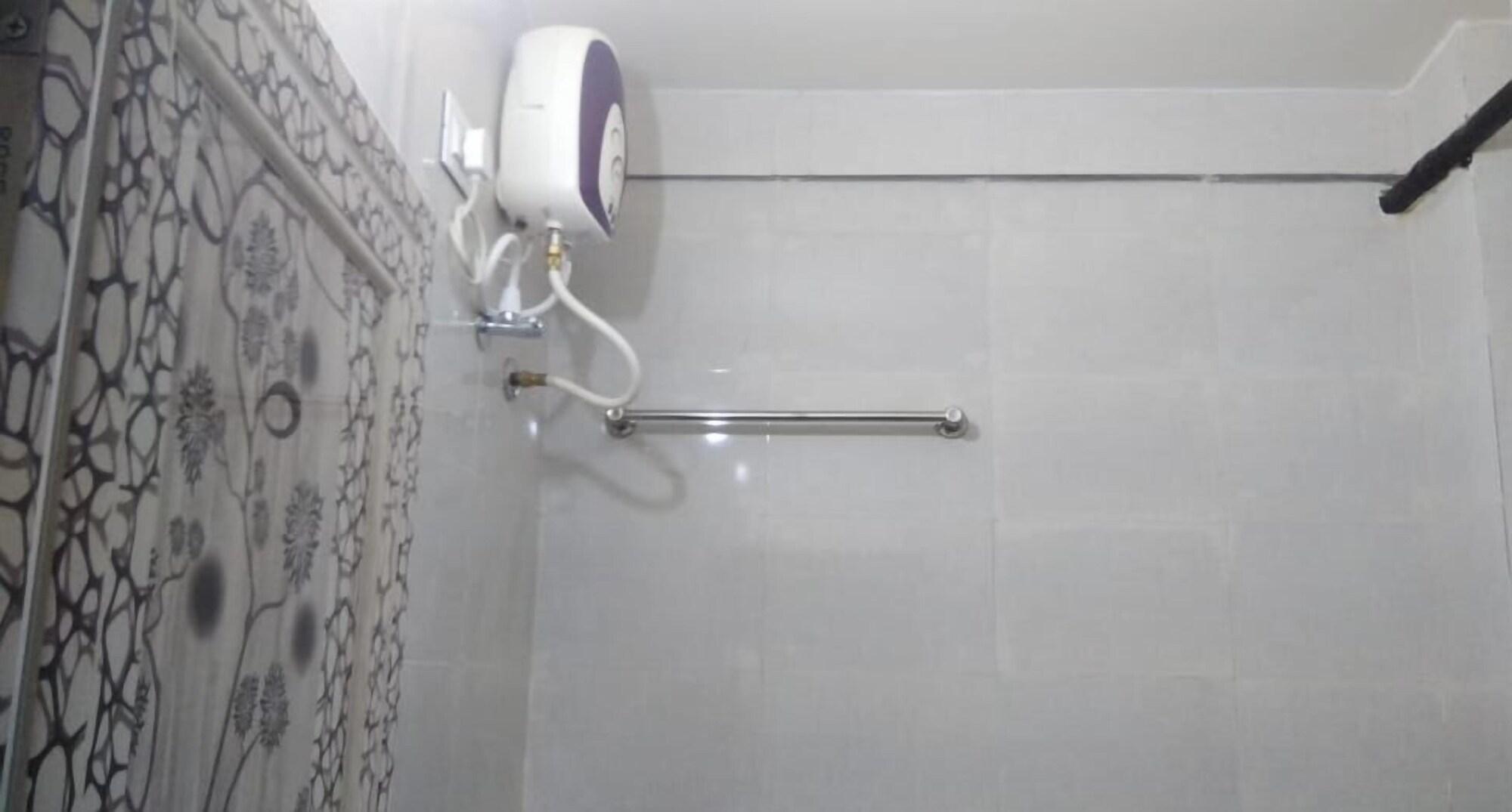 Equipamiento de Habitación iROOMZ Subhadra Comforts