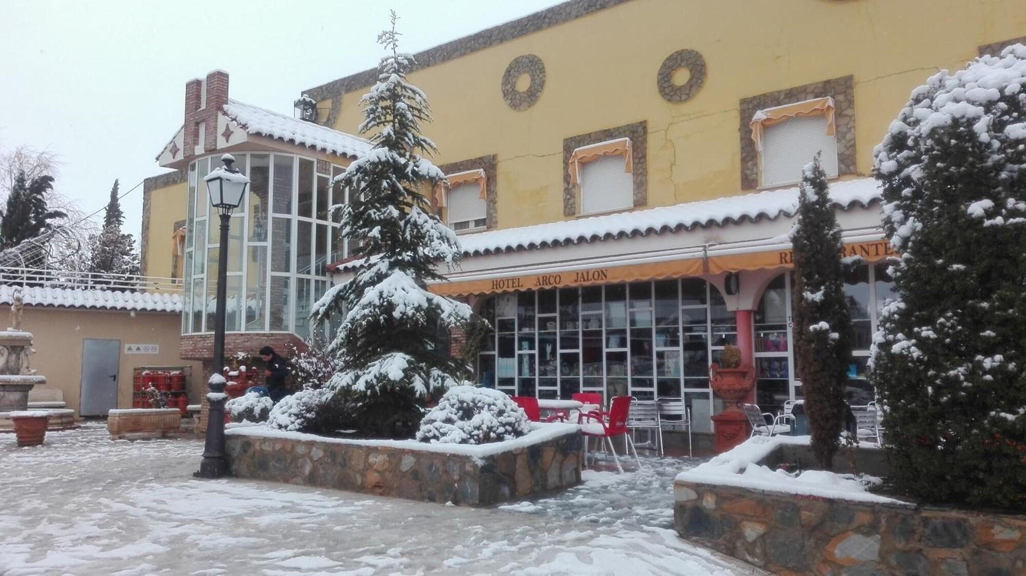 Vista Exterior Hotel Arcojalon