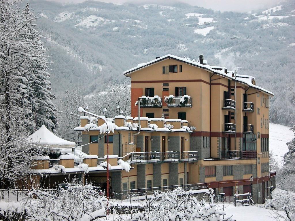 Vista Exterior Hotel Cimone