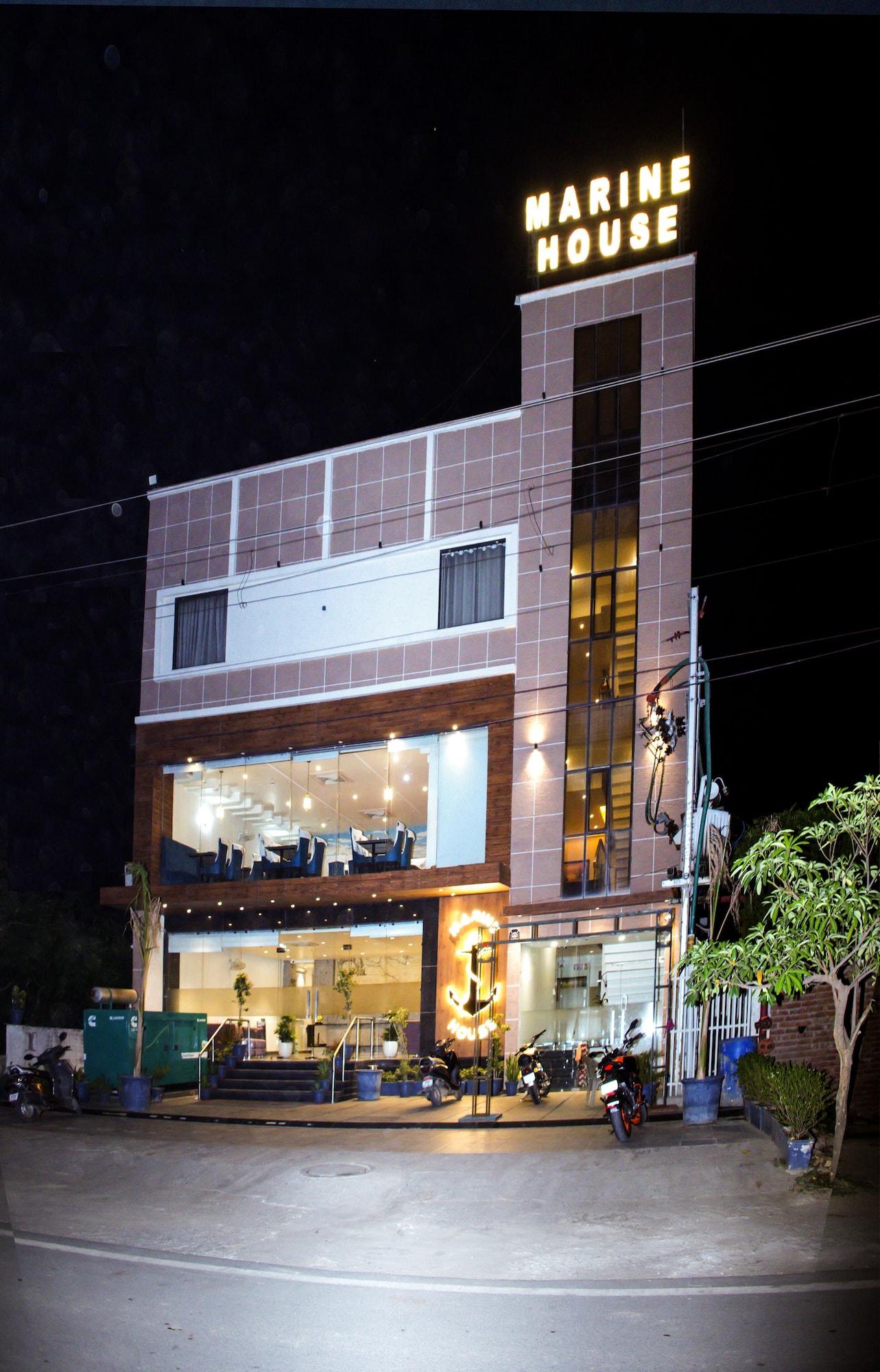 Vista Exterior Hotel Marine House