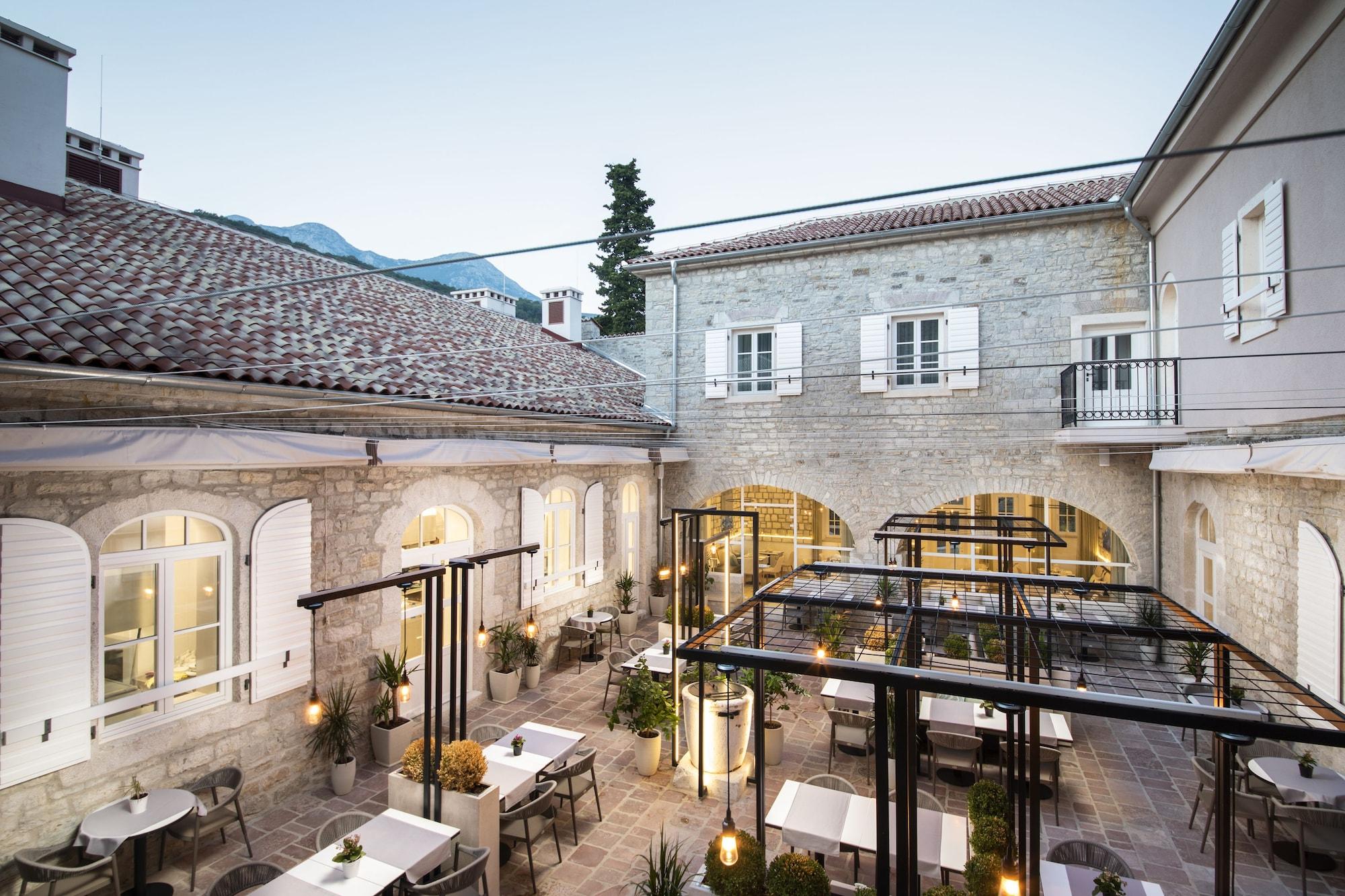 Restaurant Lazure Hotel and Marina
