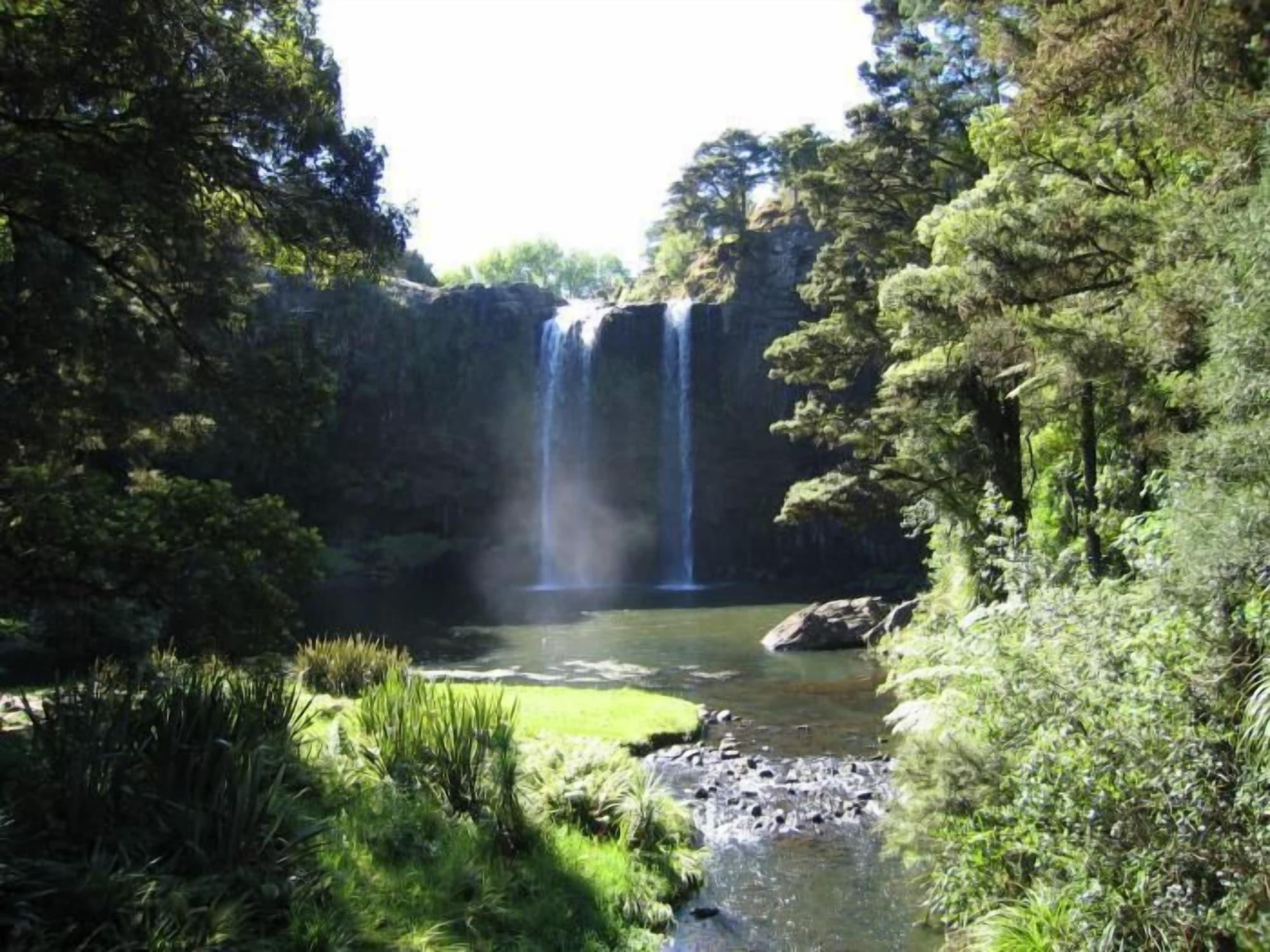 Varios Whangarei Falls Holiday Park