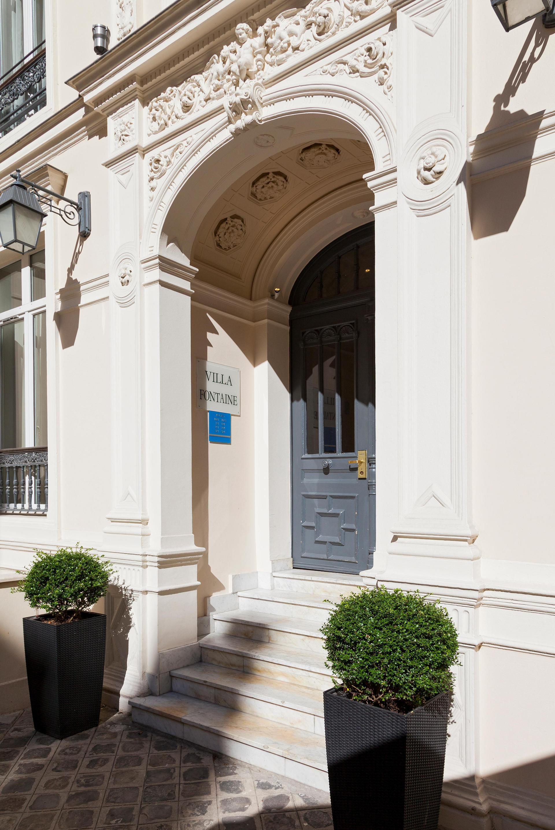 Varios Timhotel Opera Blanche Fontaine