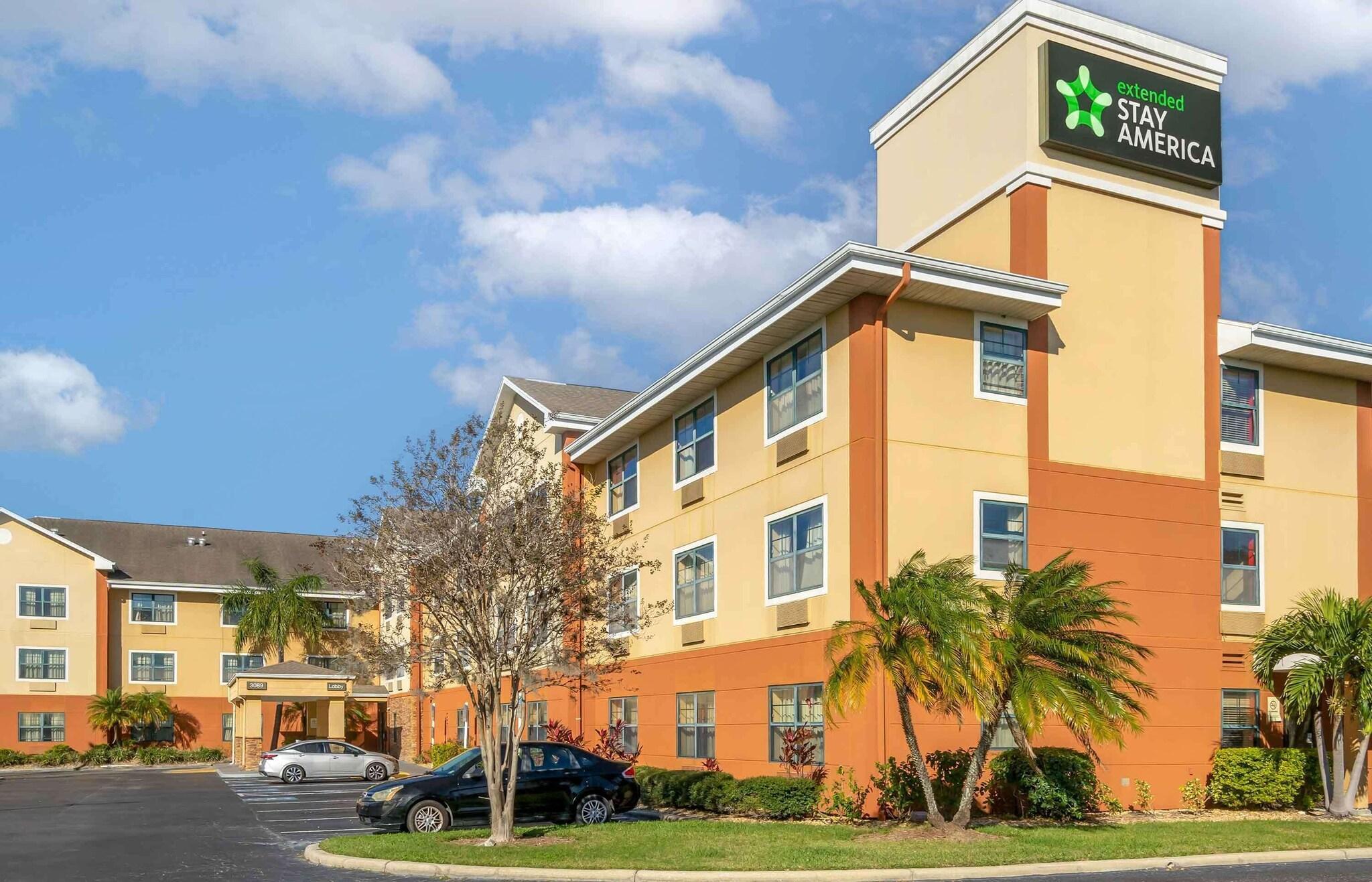 Vista Exterior Extended Stay America Suites St Petersburg Clearwater ExecDr