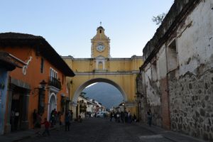 Actividad - 2 en 1 - Antigua Colonial y Guatemala Moderna 