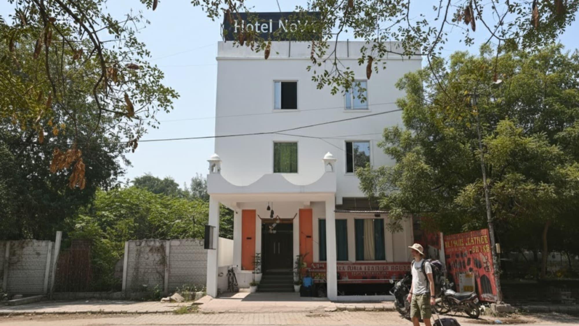 Vista Exterior Hotel NoVo Agra