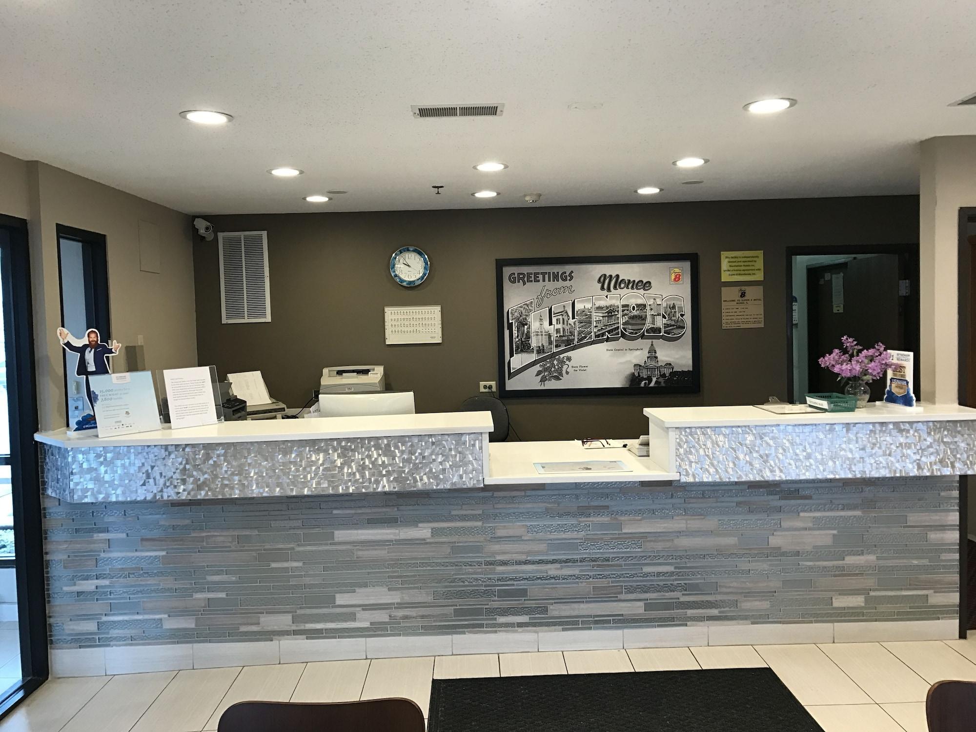 Vista Lobby Super 8 by Wyndham Monee