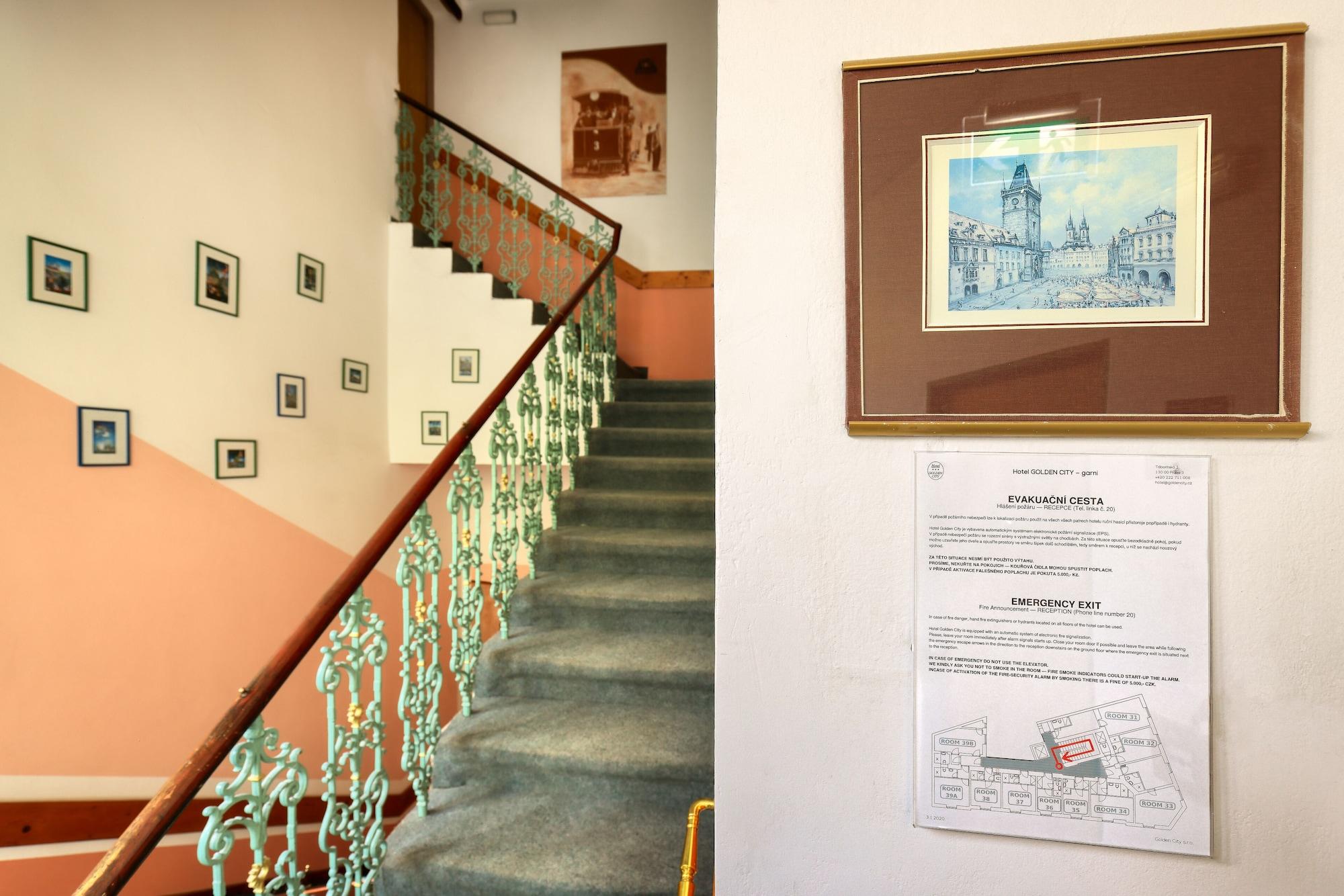 Vista Exterior Hotel Golden City Garni