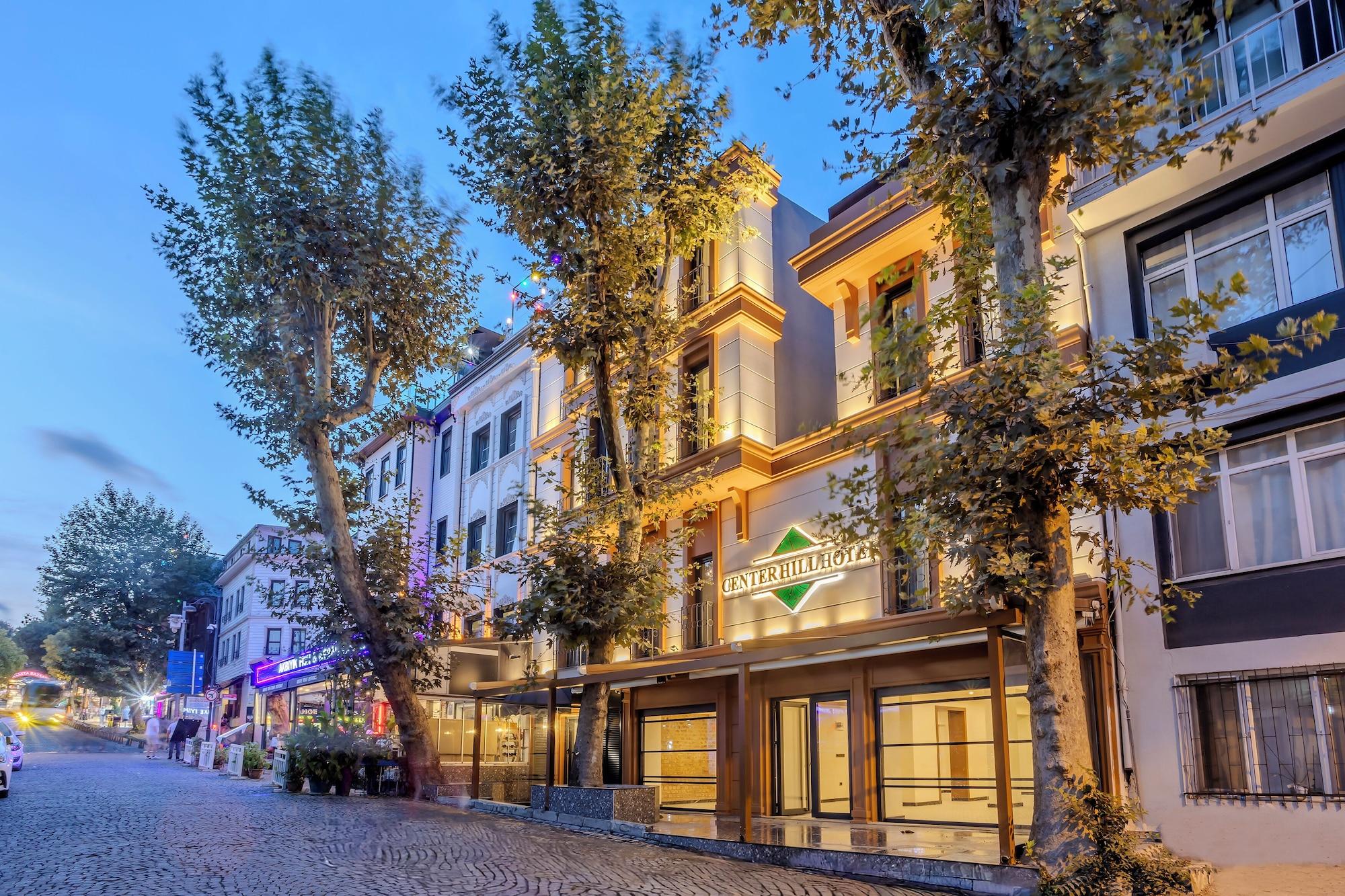 Varios Center Hill Hotel