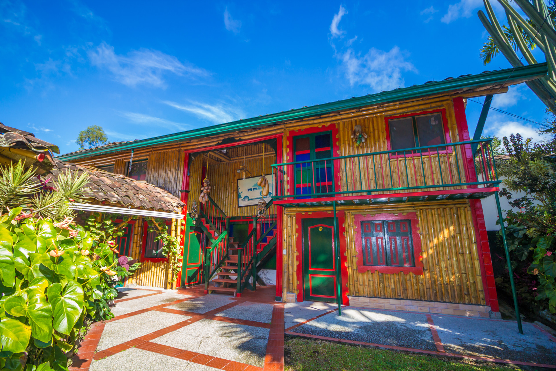 Vista Exterior Karlaká