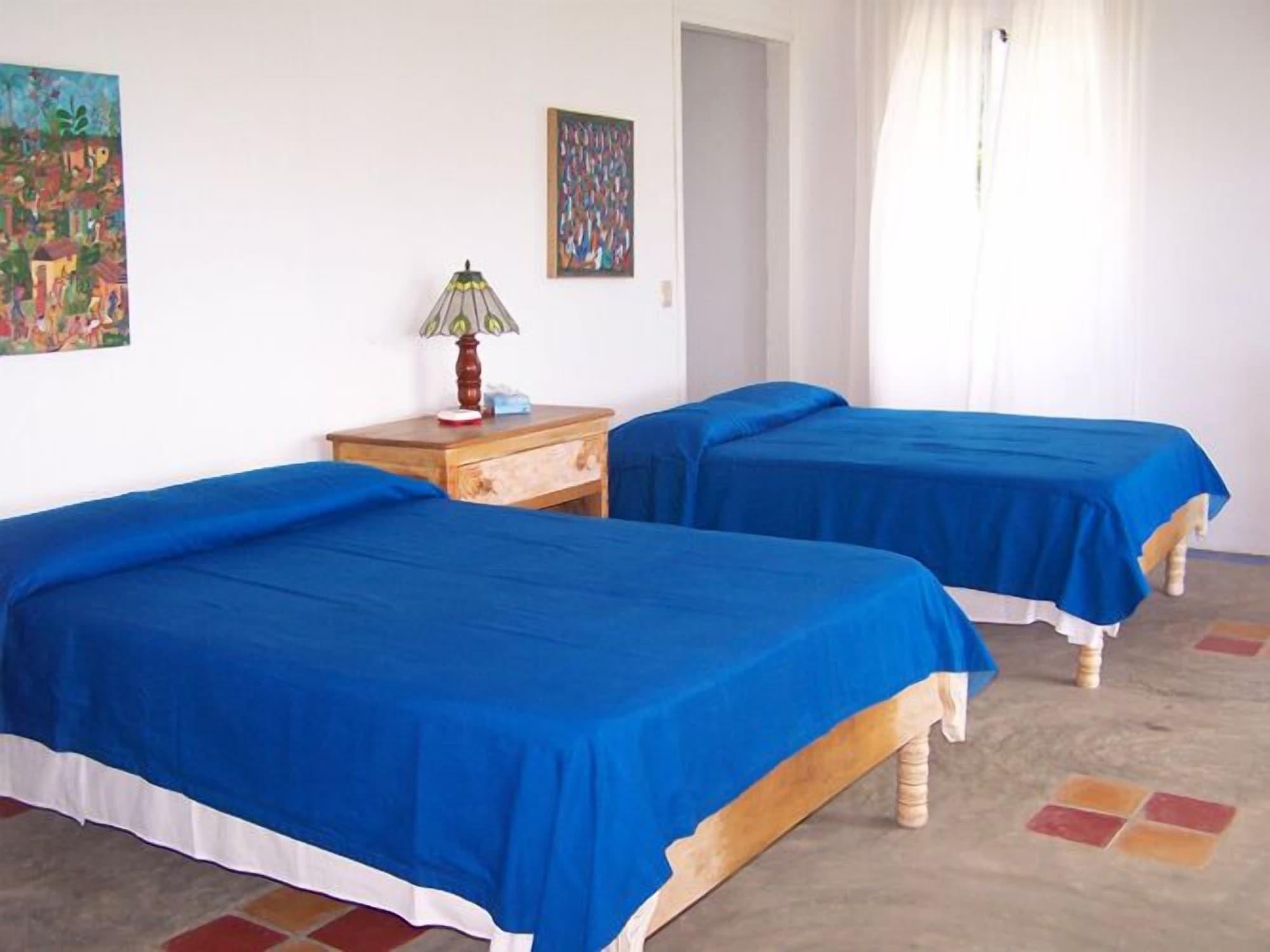 Varios La Colline Enchantée