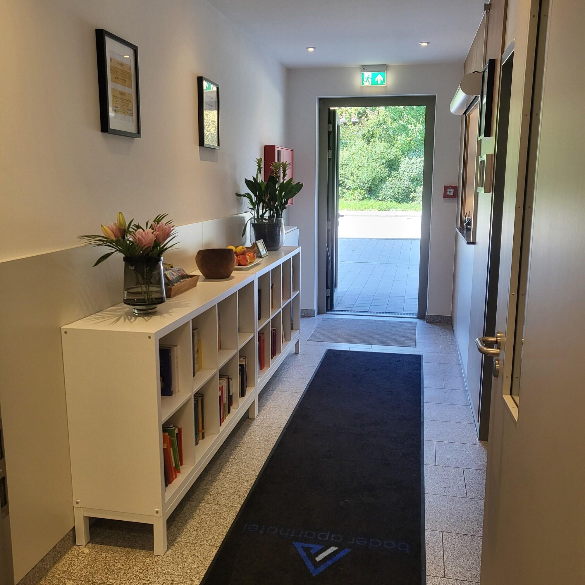 Vista Lobby Bader Aparthotel