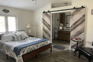 Alojamiento - Serene & comfortable Southwestern home in Dalhart for you and your pets…