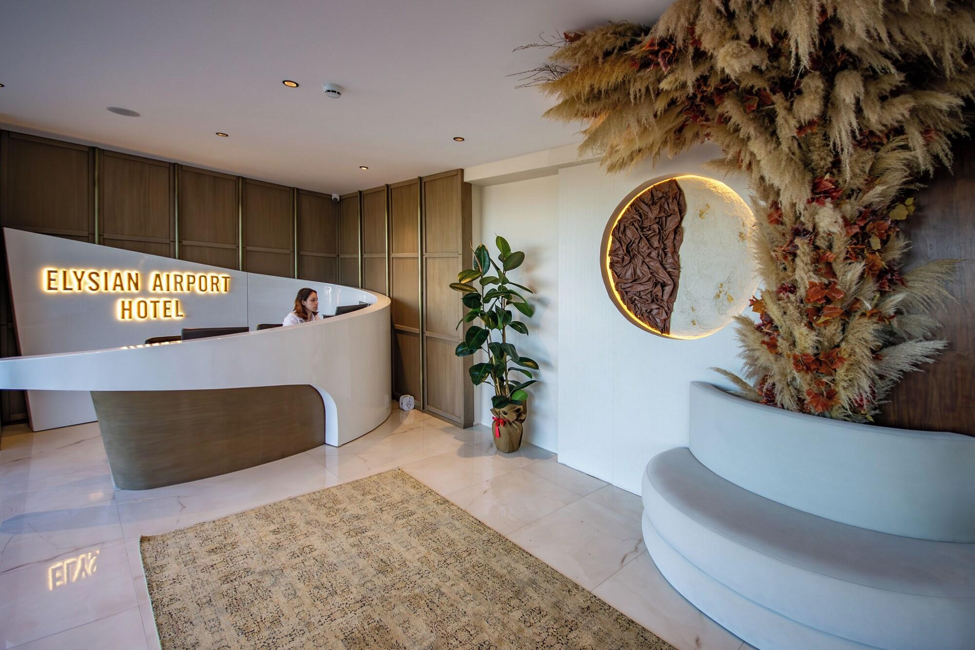 Vista Lobby Elysian Airport Hotel