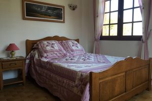 Arriendo temporal -  Renovated Family Home with Garden & Beach 10 min Walk